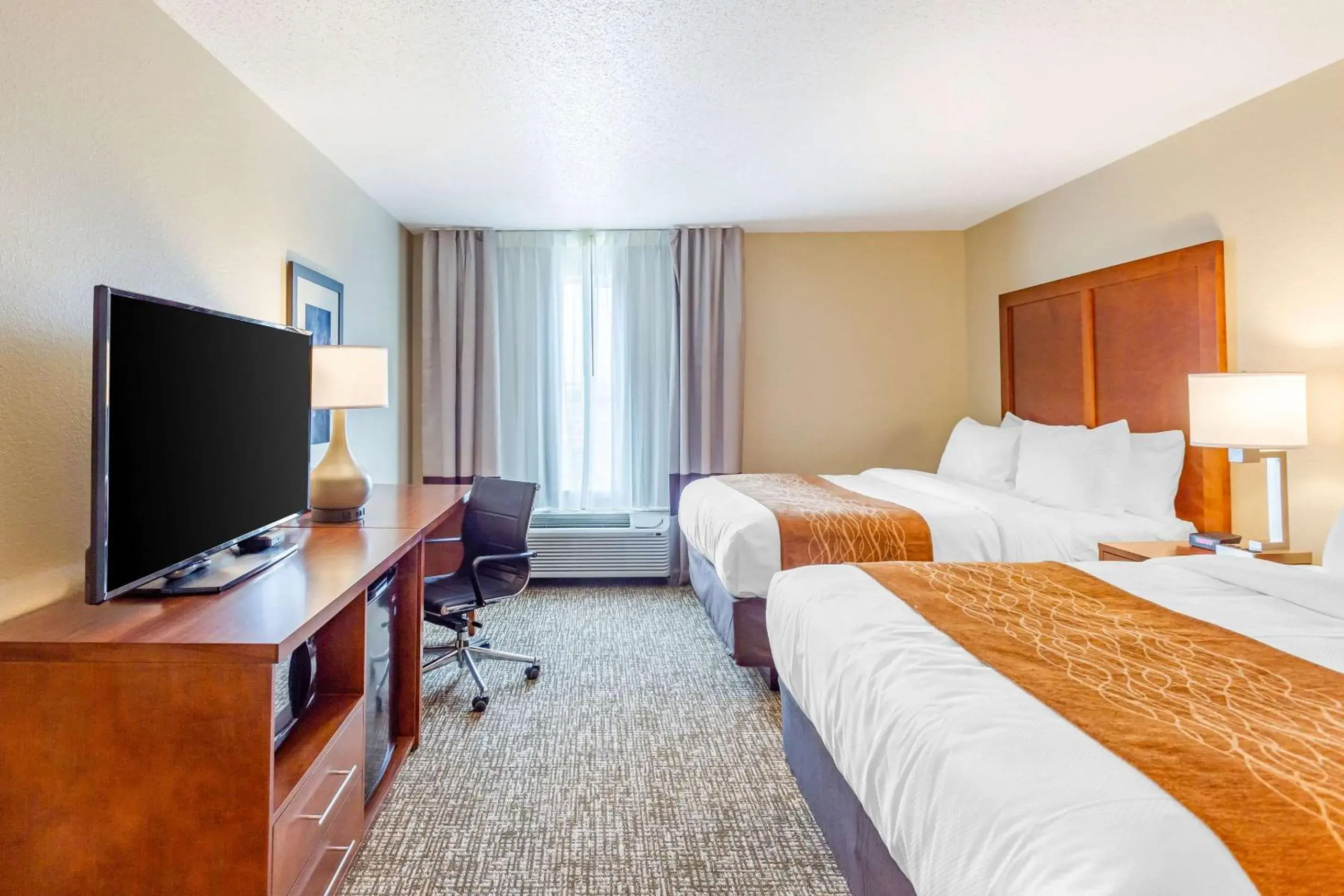 Photo of the whole room, Bed in Comfort Inn DeKalb - University Area Photo of the whole room, Bed in Comfort Inn DeKalb - University Area