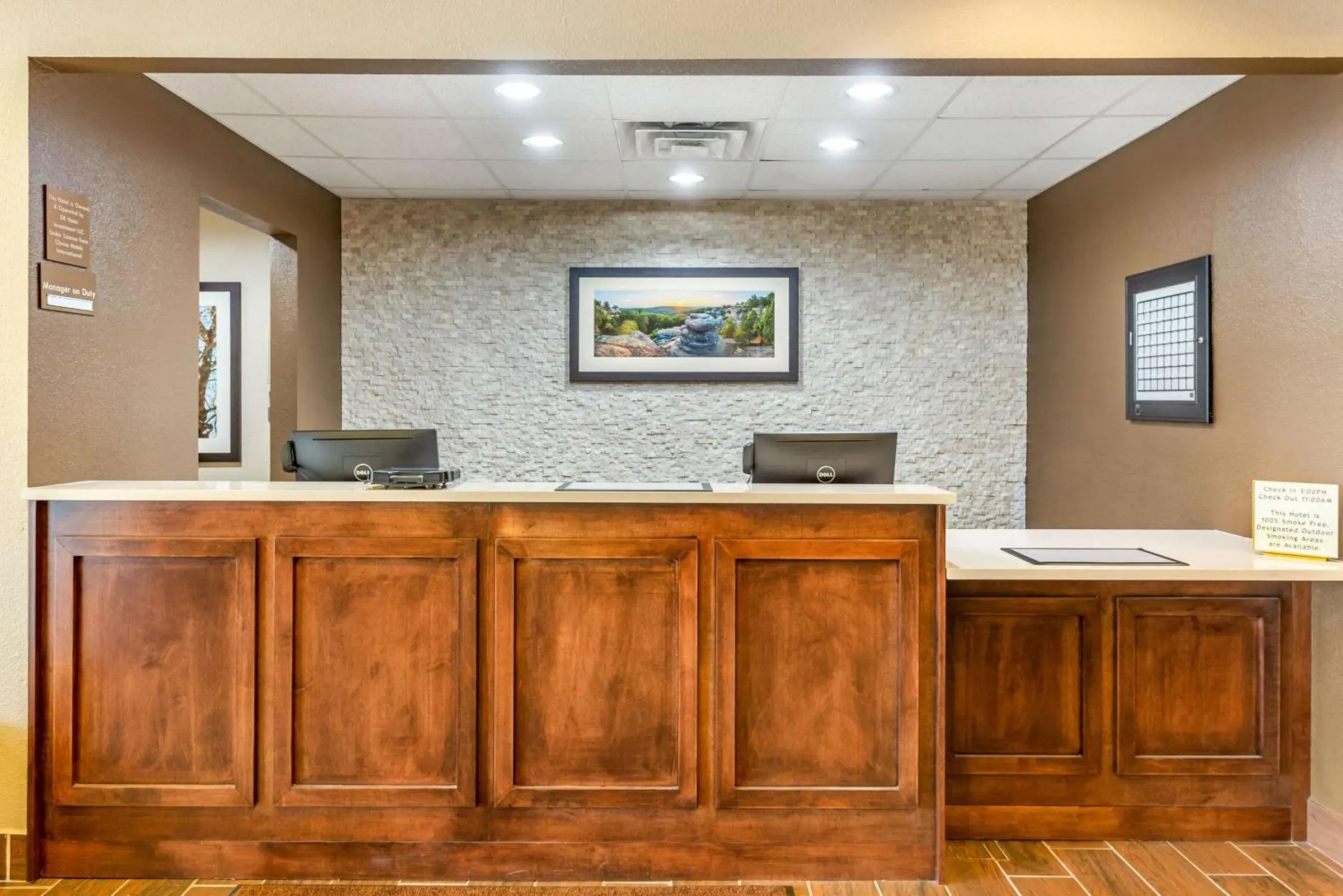 Lobby or reception in Comfort Inn DeKalb - University Area Lobby or reception in Comfort Inn DeKalb - University Area