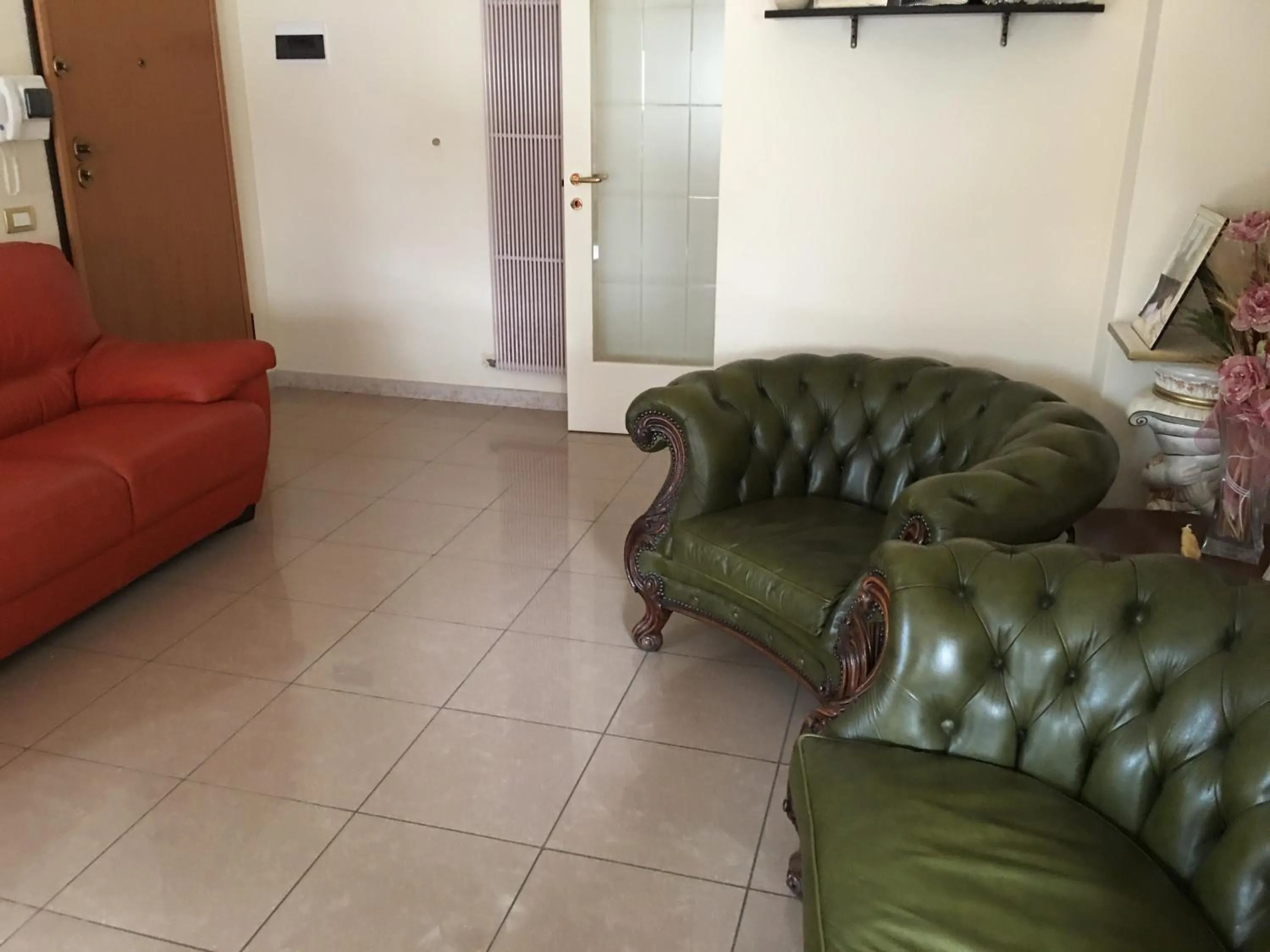 Communal lounge/ TV room in La tua casa a Matera