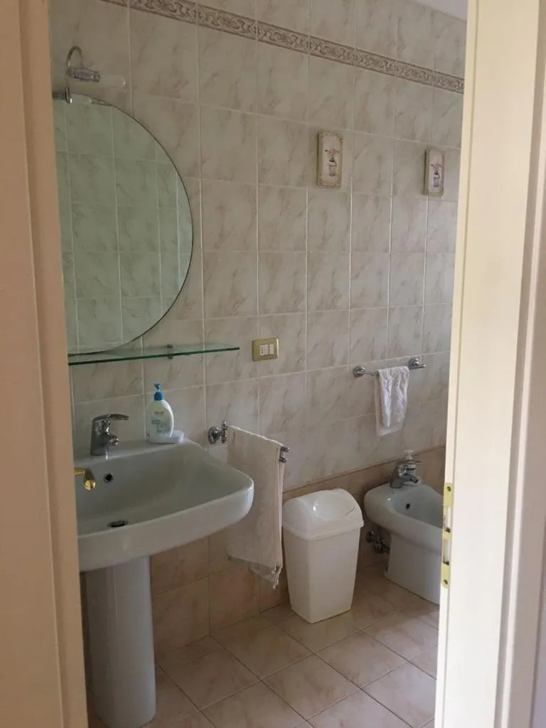 Shower in La tua casa a Matera