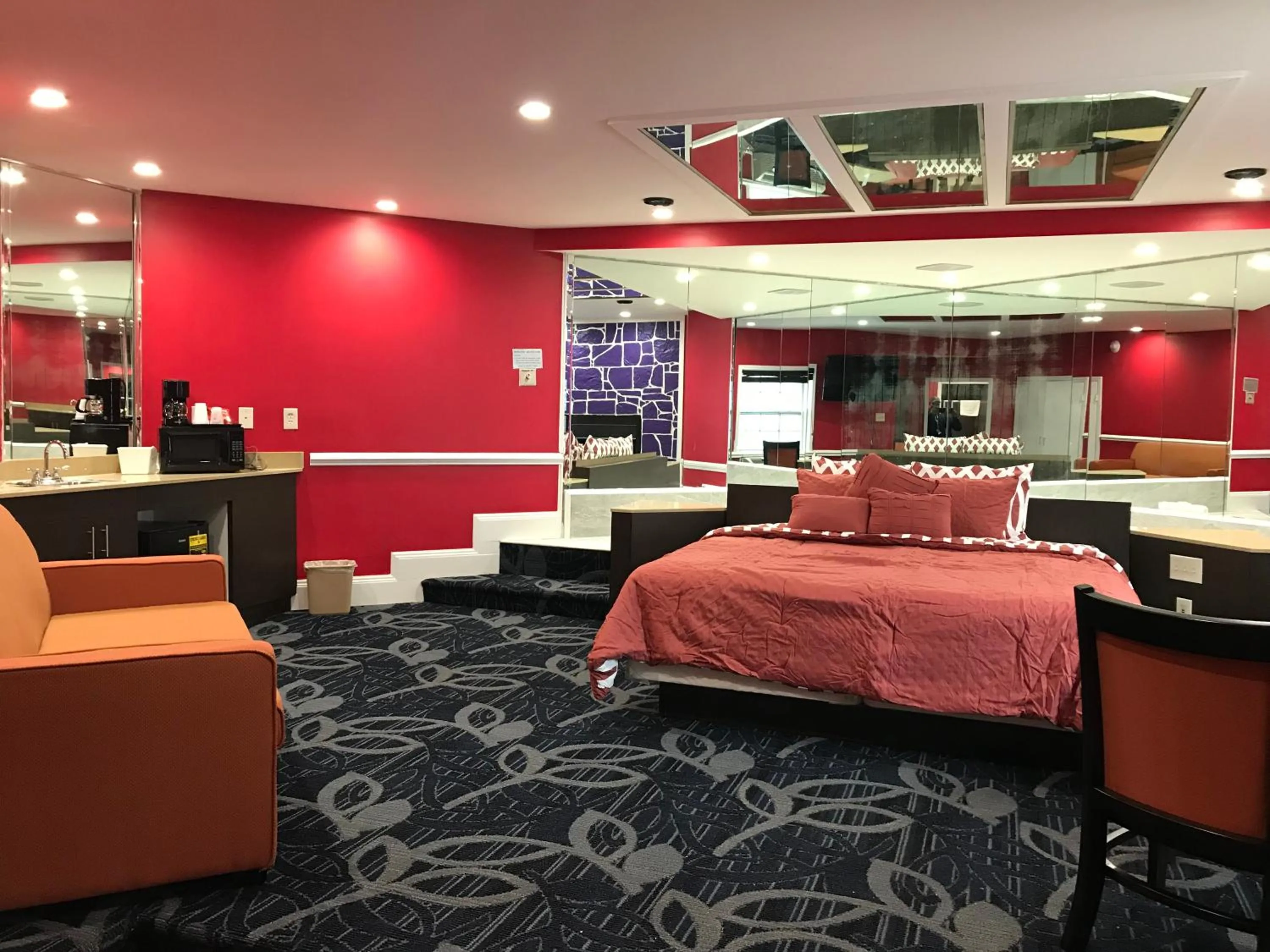 Bed in Inn of the Dove Cherry Hill - Philadelphia