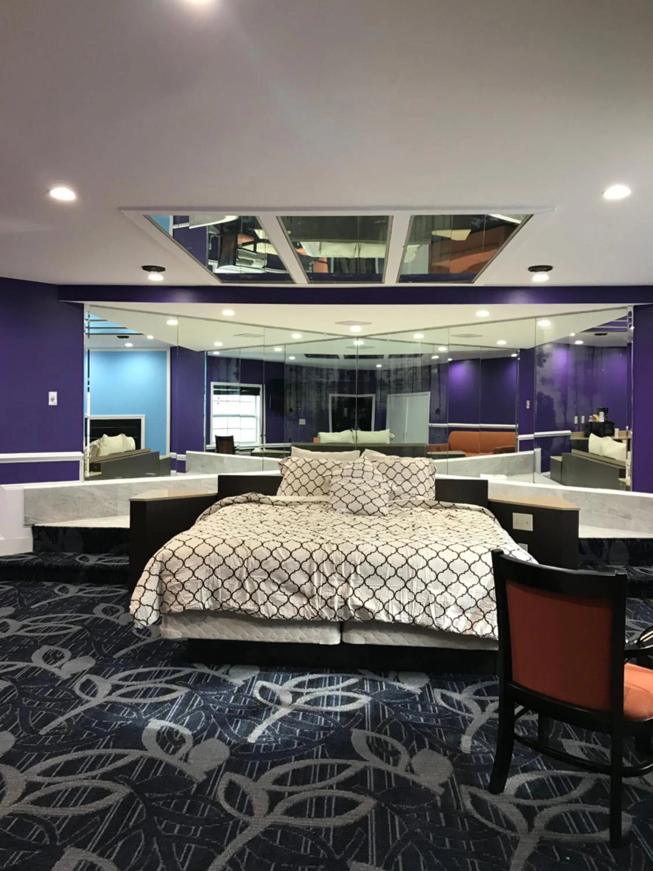 Bed in Inn of the Dove Cherry Hill - Philadelphia