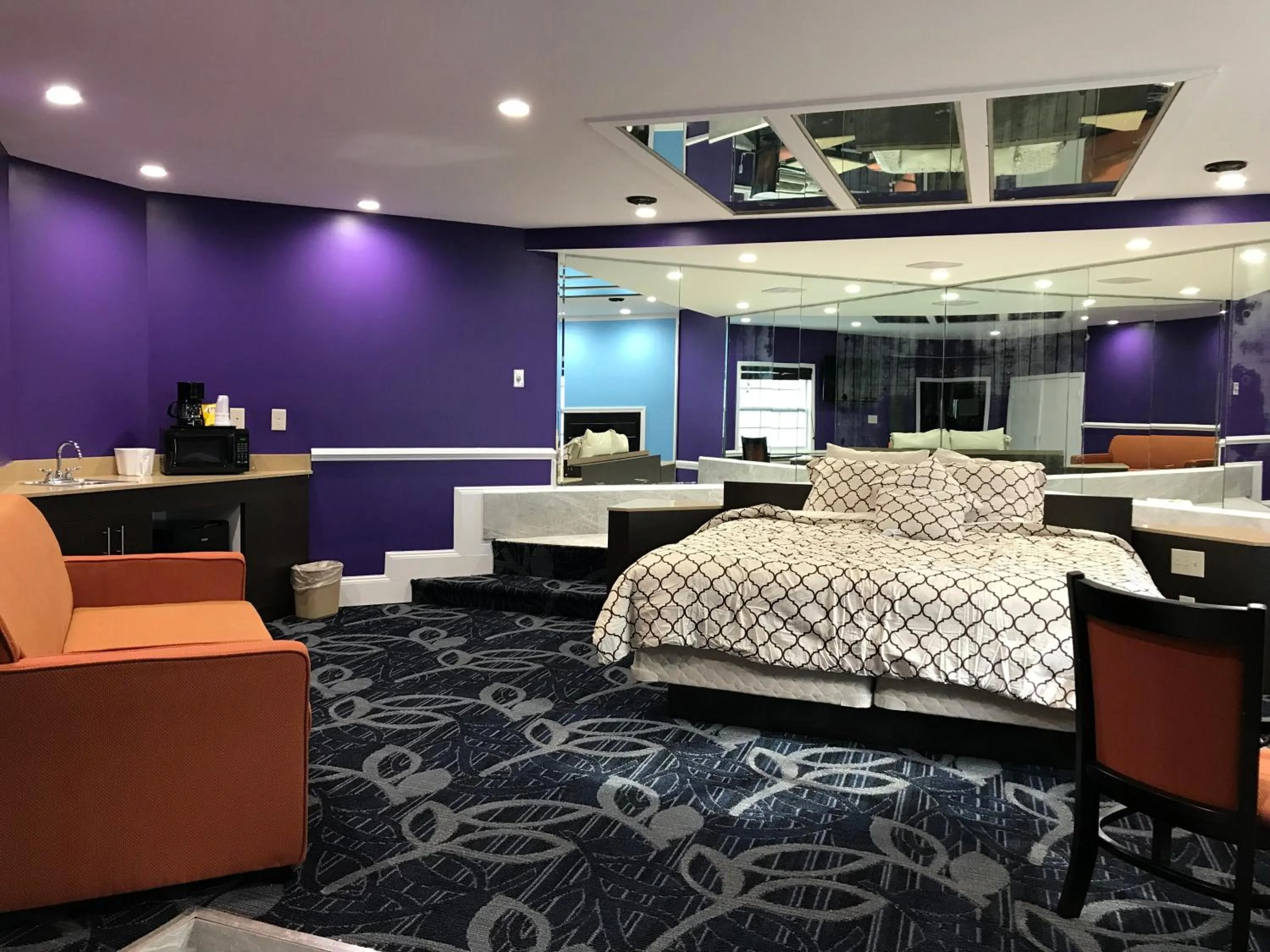 Bed in Inn of the Dove Cherry Hill - Philadelphia