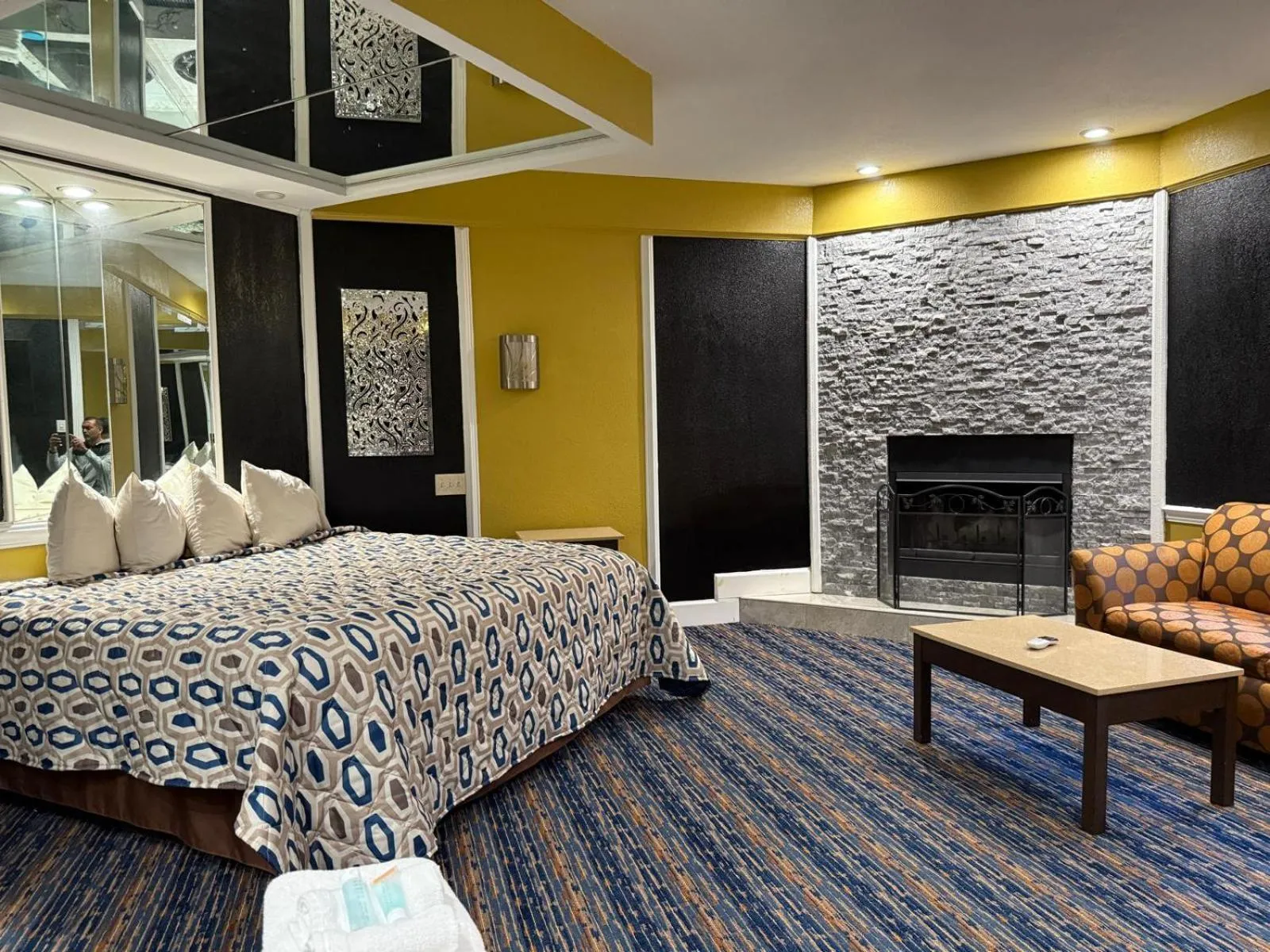 Bed in Inn of the Dove Cherry Hill - Philadelphia