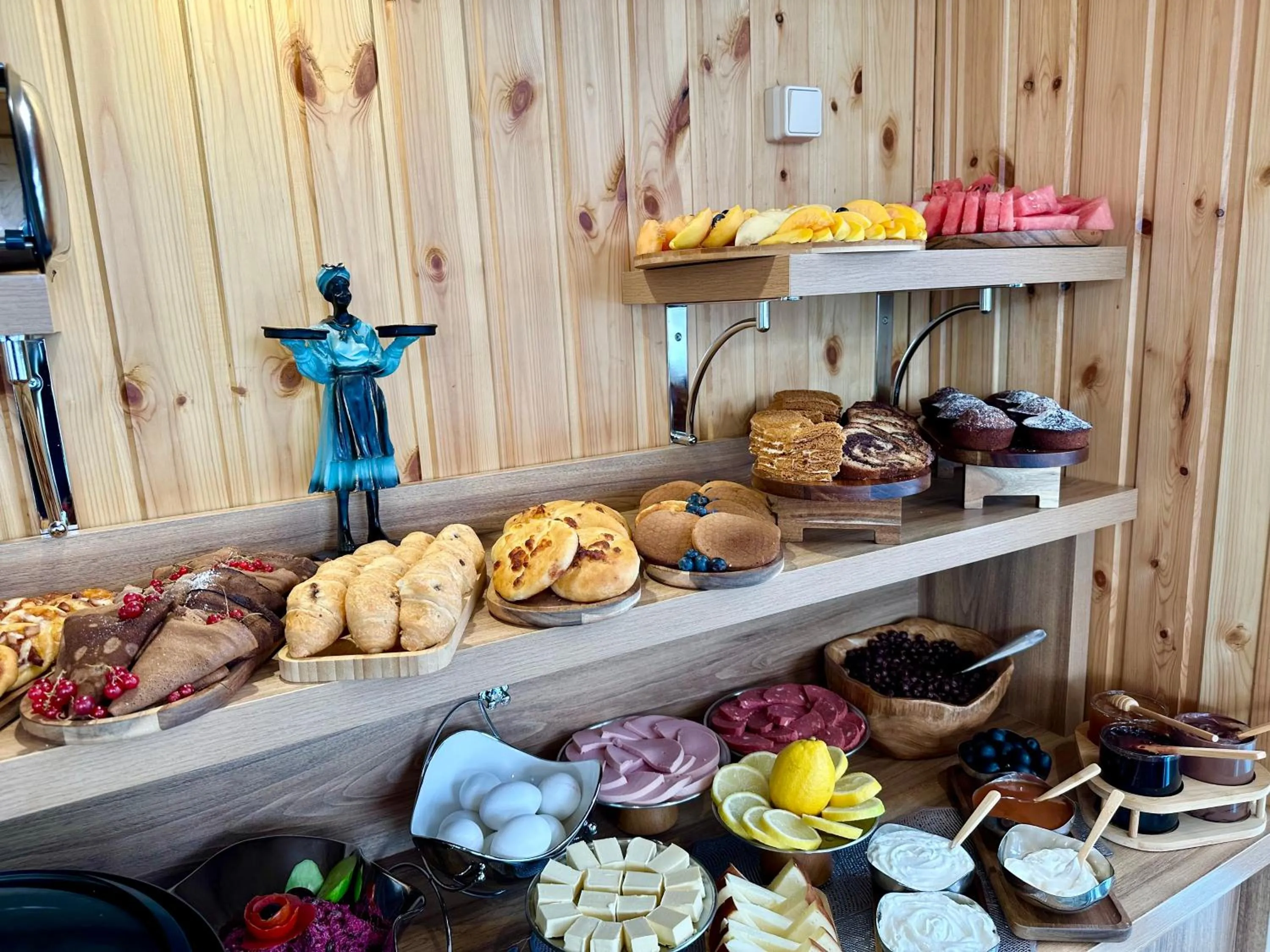 Buffet breakfast in Hotel Park