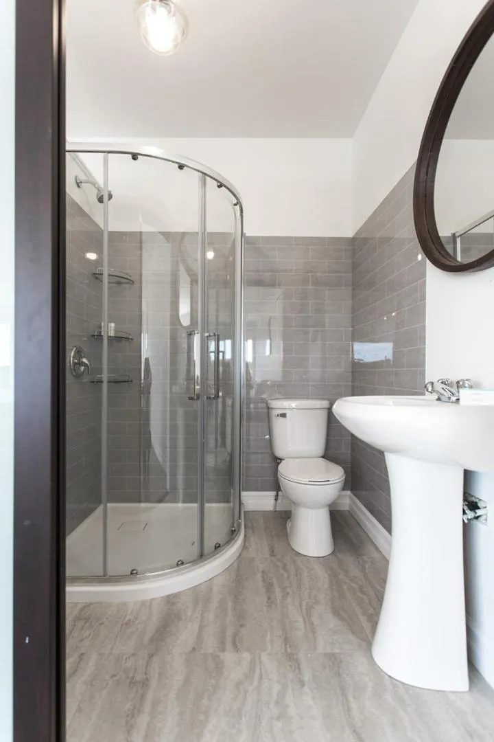 Shower in Whale House Guest House