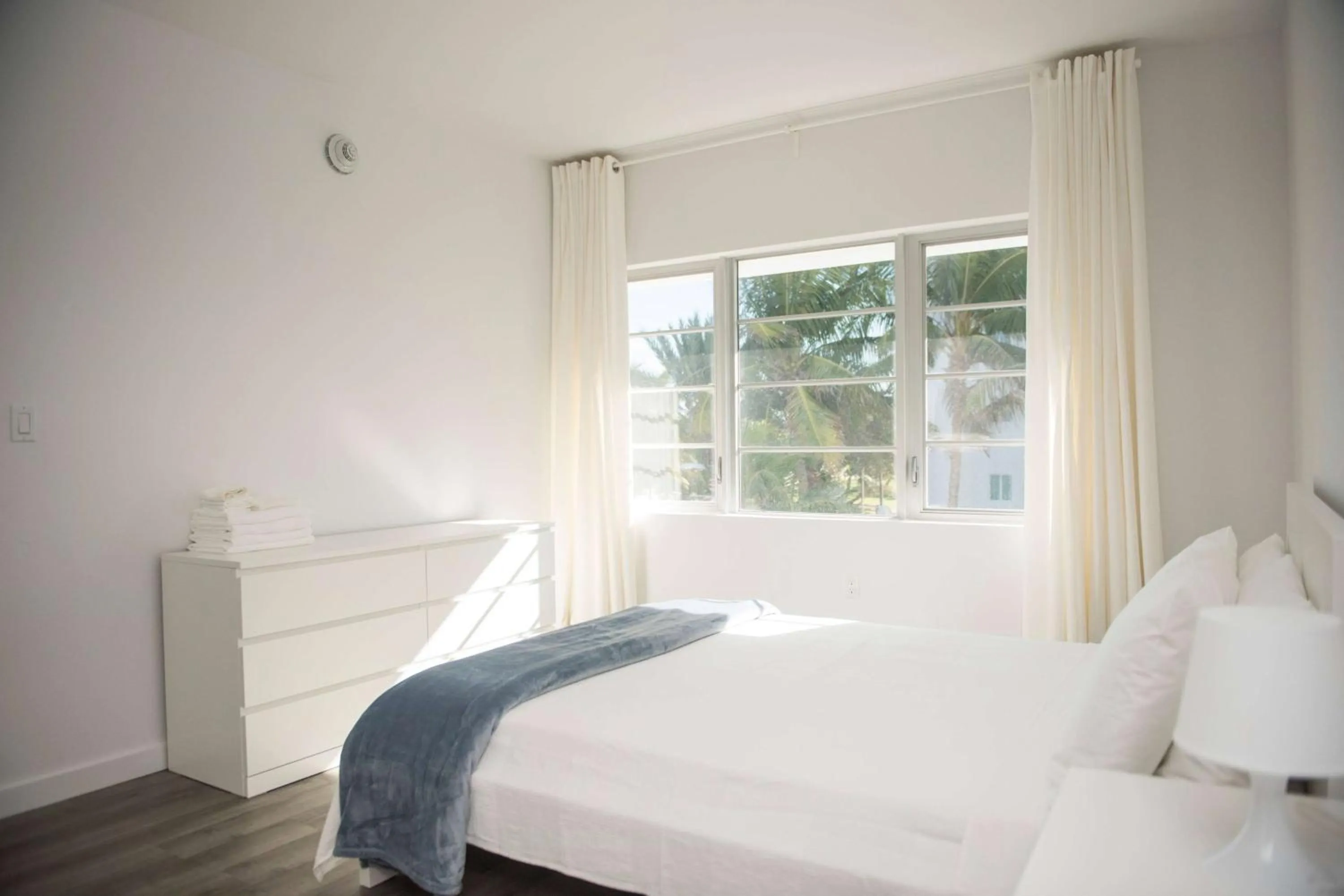 Photo of the whole room in 12th & Ocean Suites by LuxUrban