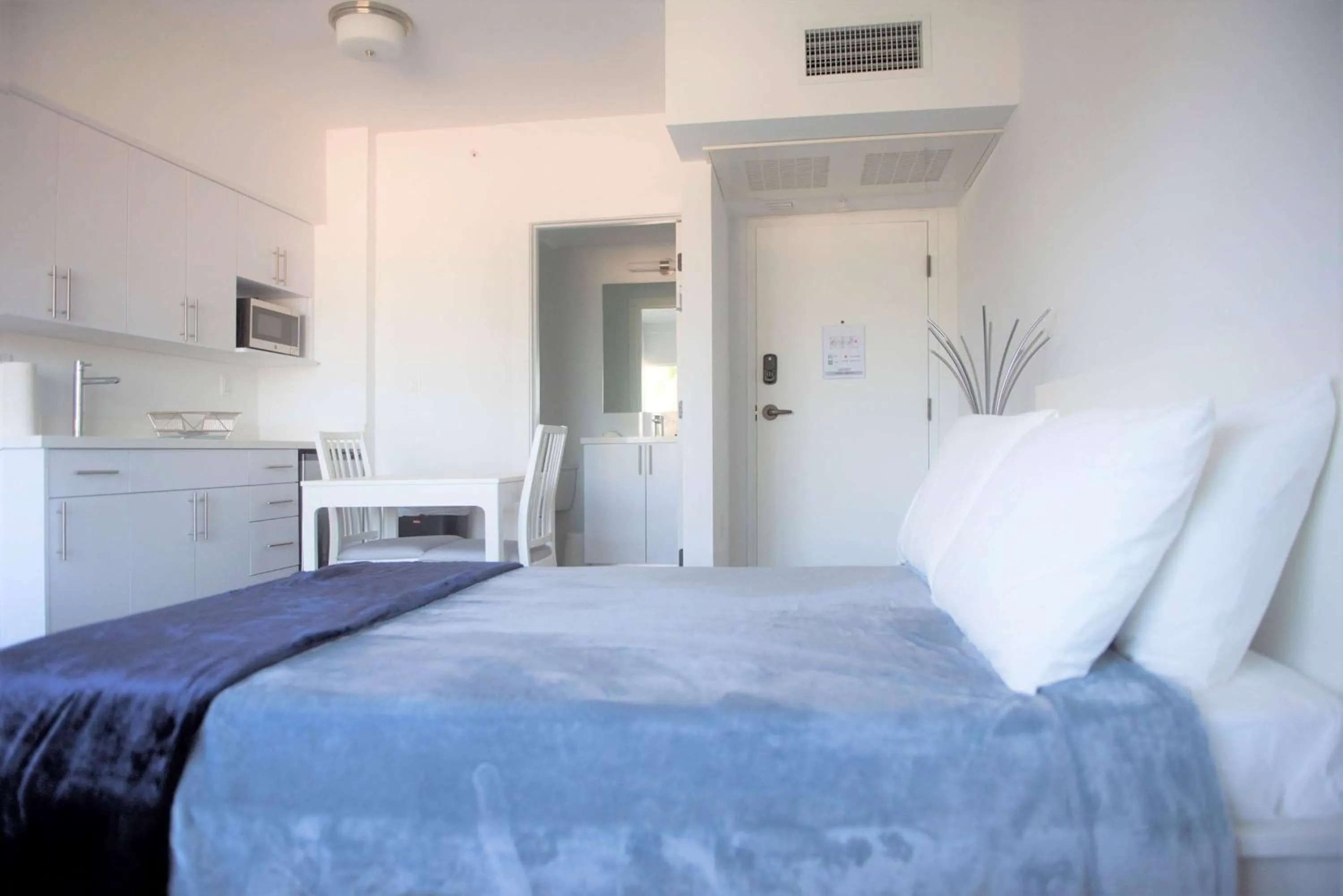 Photo of the whole room in 12th & Ocean Suites by LuxUrban