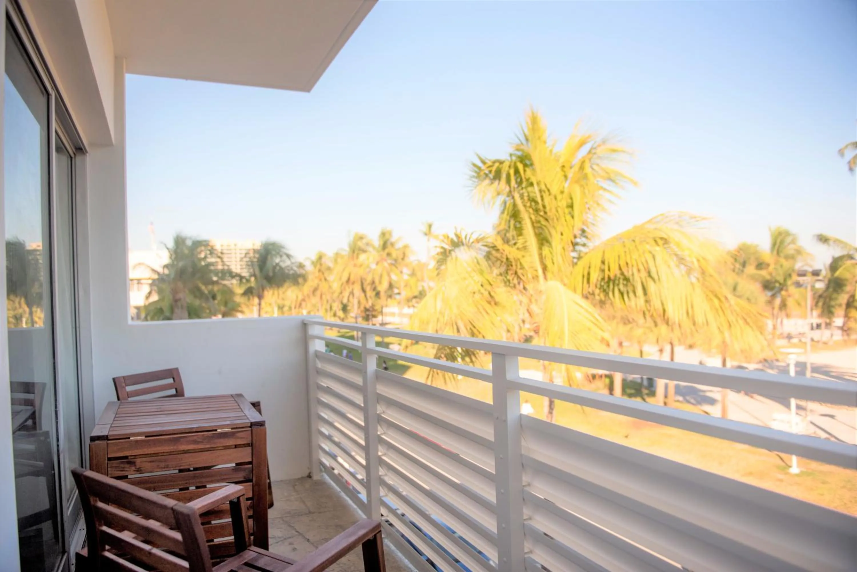 Balcony/Terrace in 12th & Ocean Suites by LuxUrban