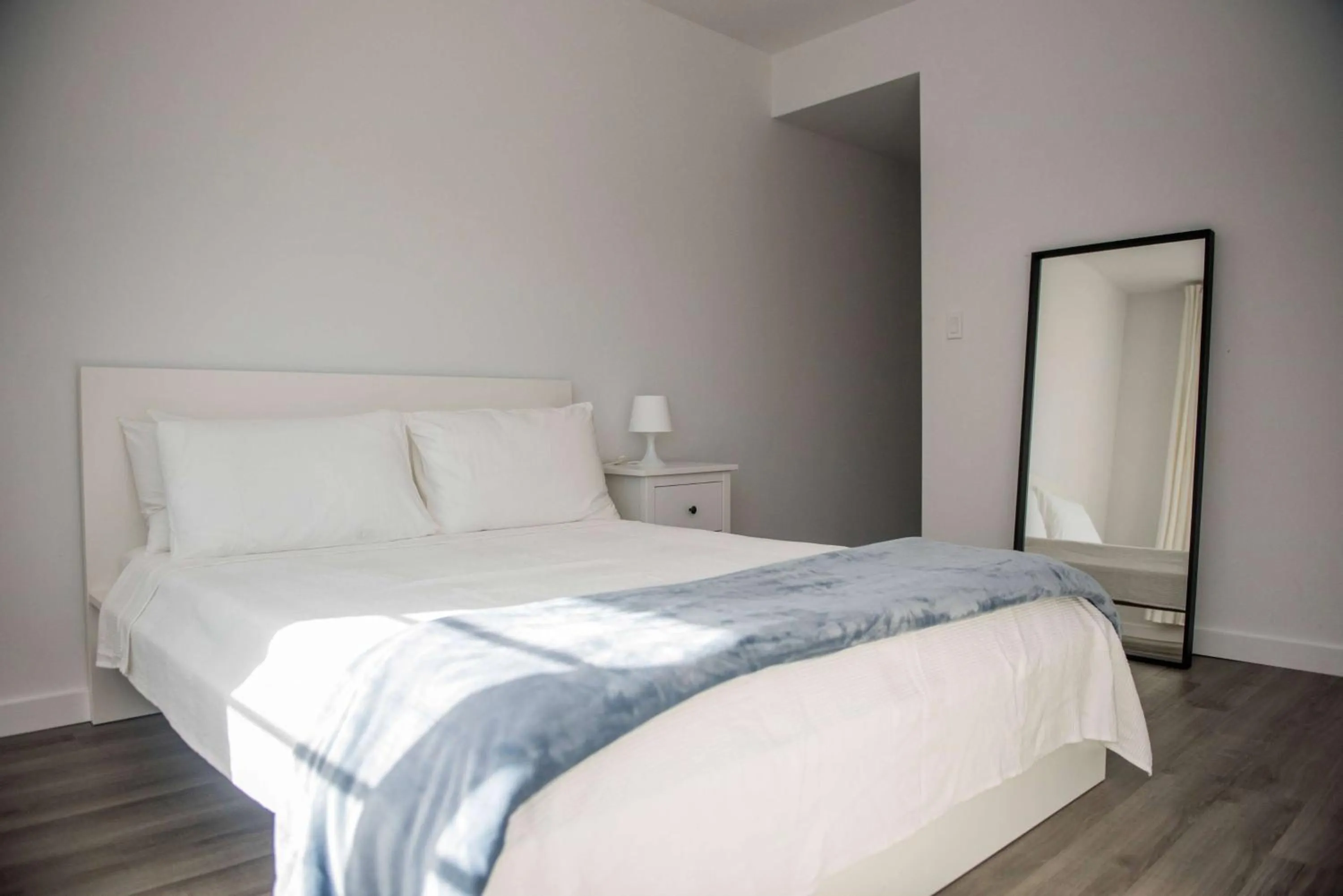 Photo of the whole room in 12th & Ocean Suites by LuxUrban