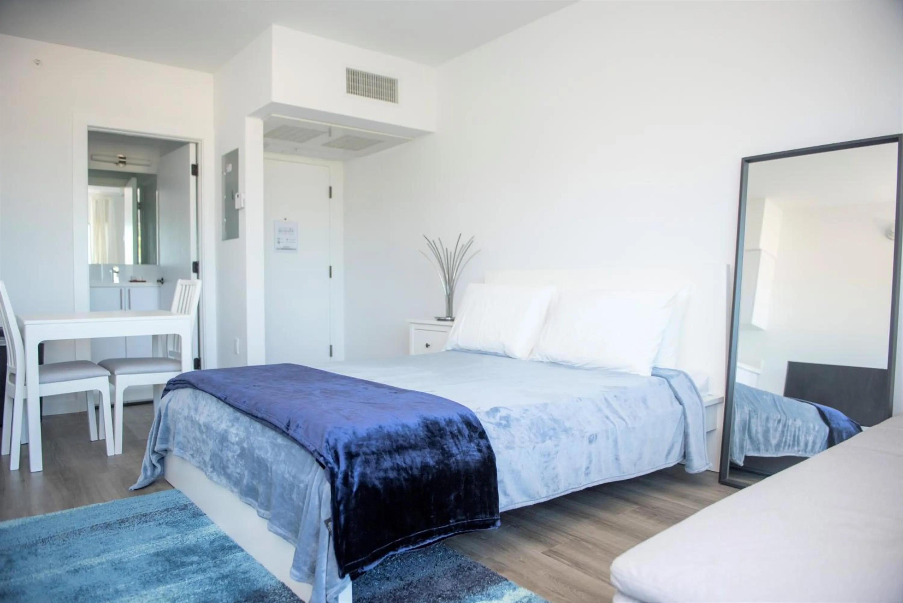 Photo of the whole room in 12th & Ocean Suites by LuxUrban