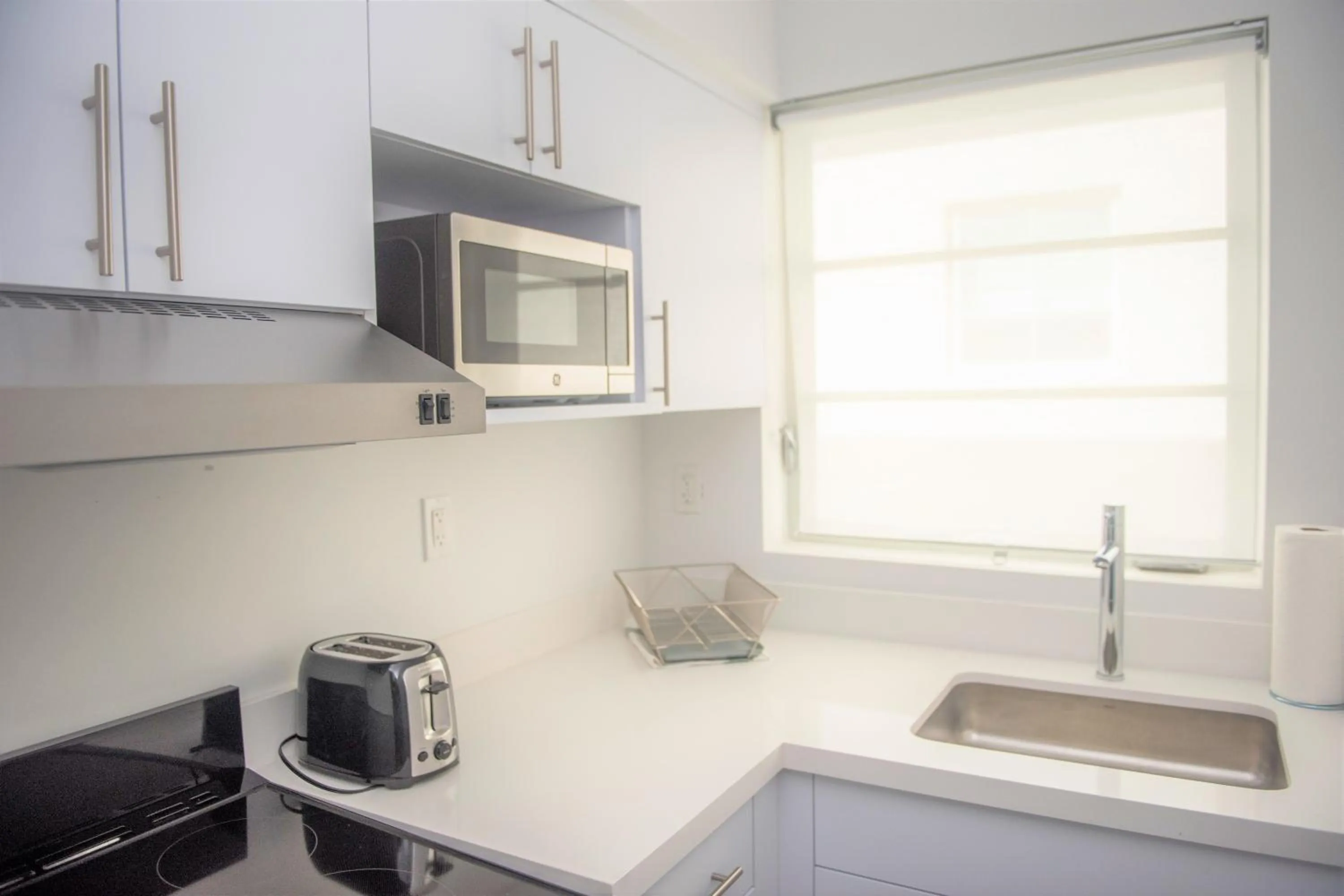 Kitchen/Kitchenette in 12th & Ocean Suites by LuxUrban