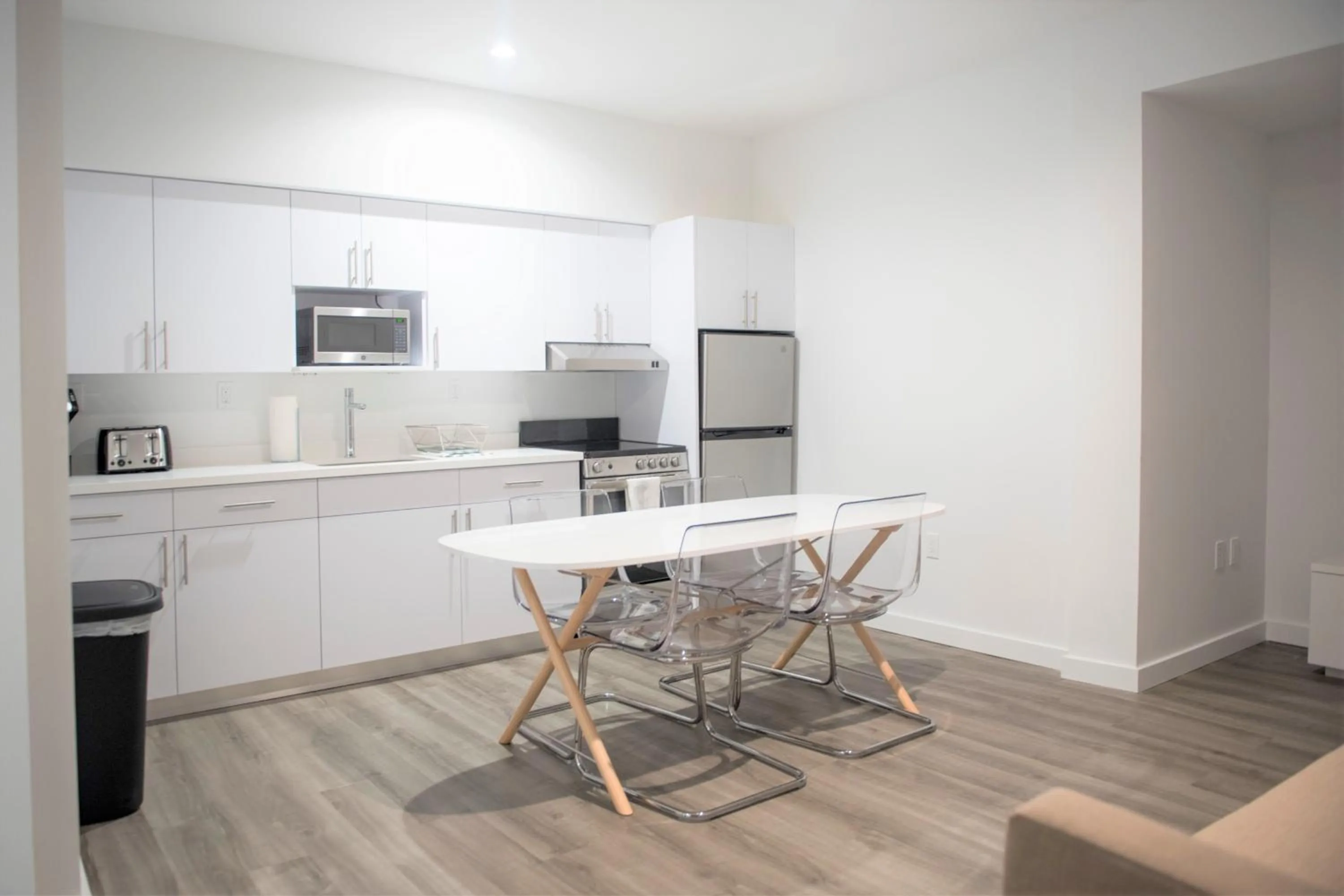 Kitchen/Kitchenette in 12th & Ocean Suites by LuxUrban