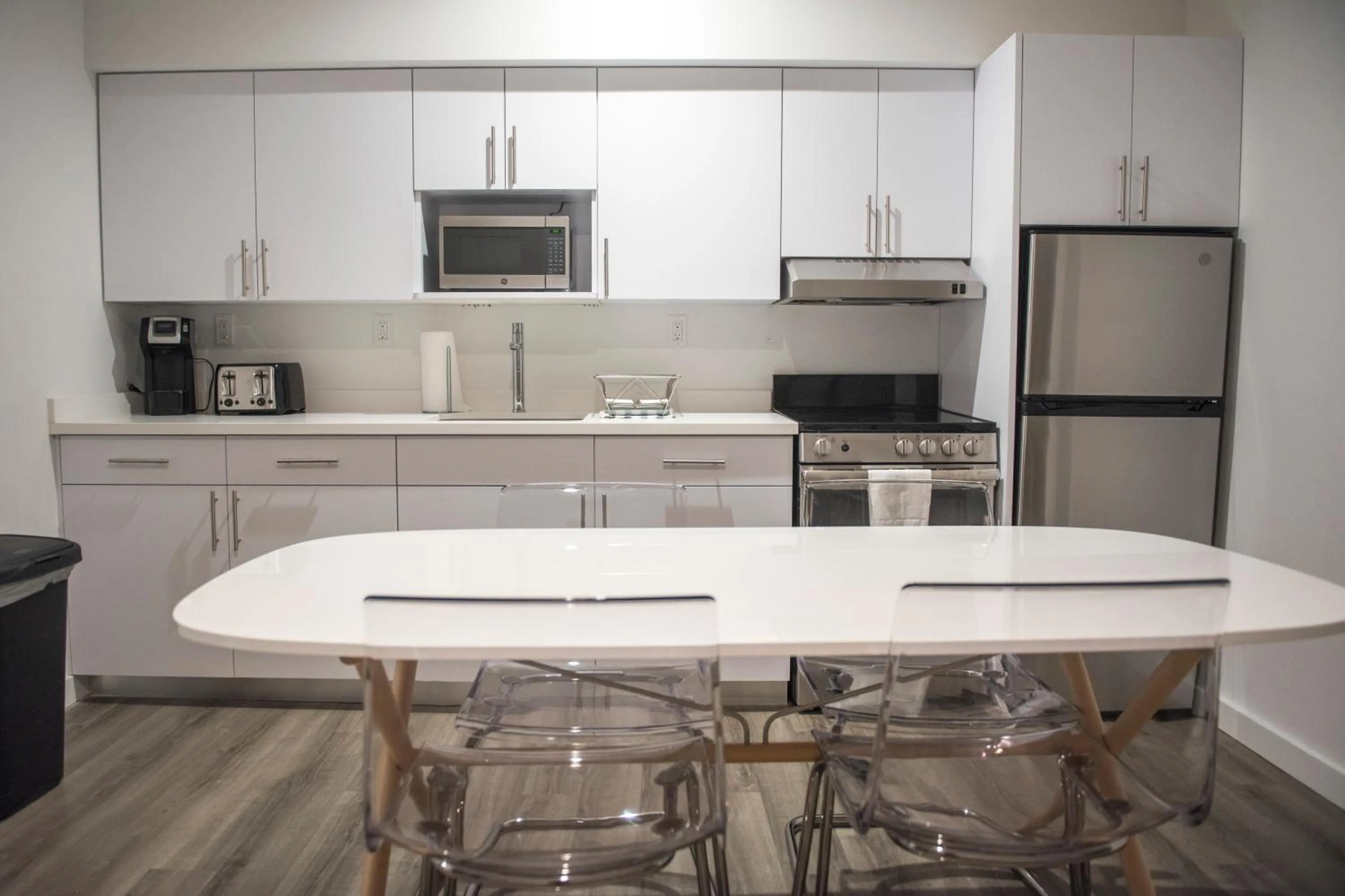 Kitchen/Kitchenette in 12th & Ocean Suites by LuxUrban