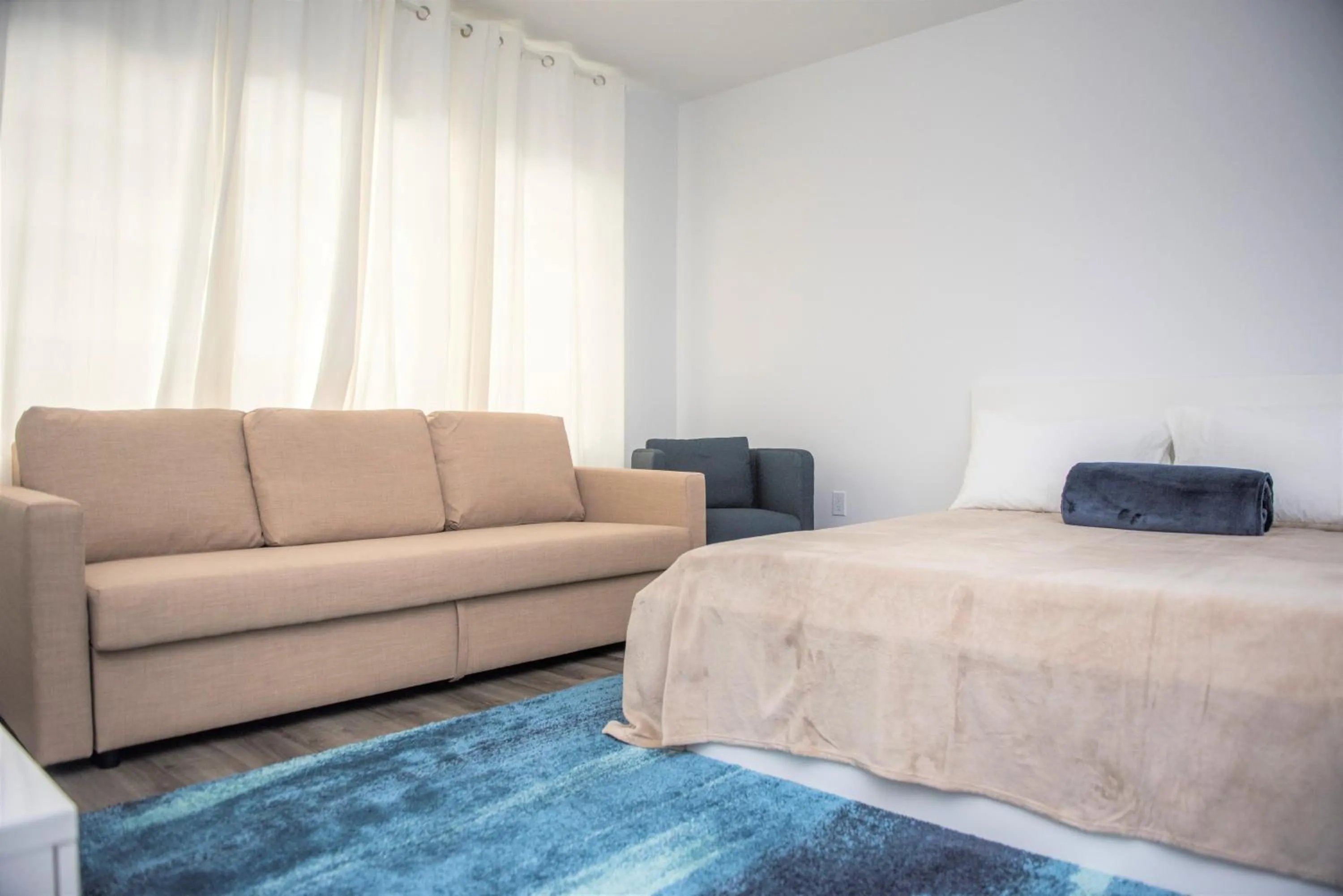 Seating Area in 12th & Ocean Suites by LuxUrban