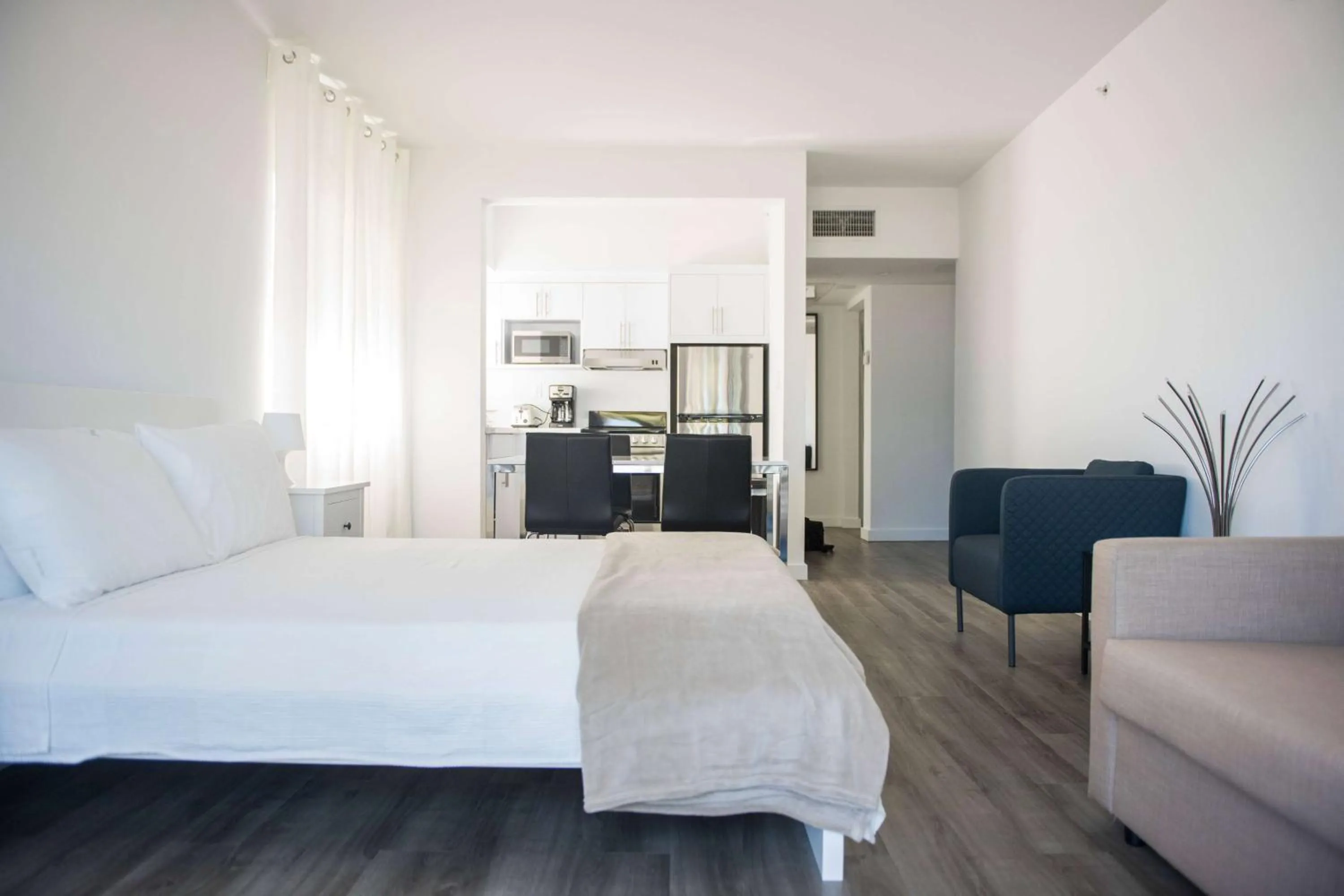 Photo of the whole room in 12th & Ocean Suites by LuxUrban