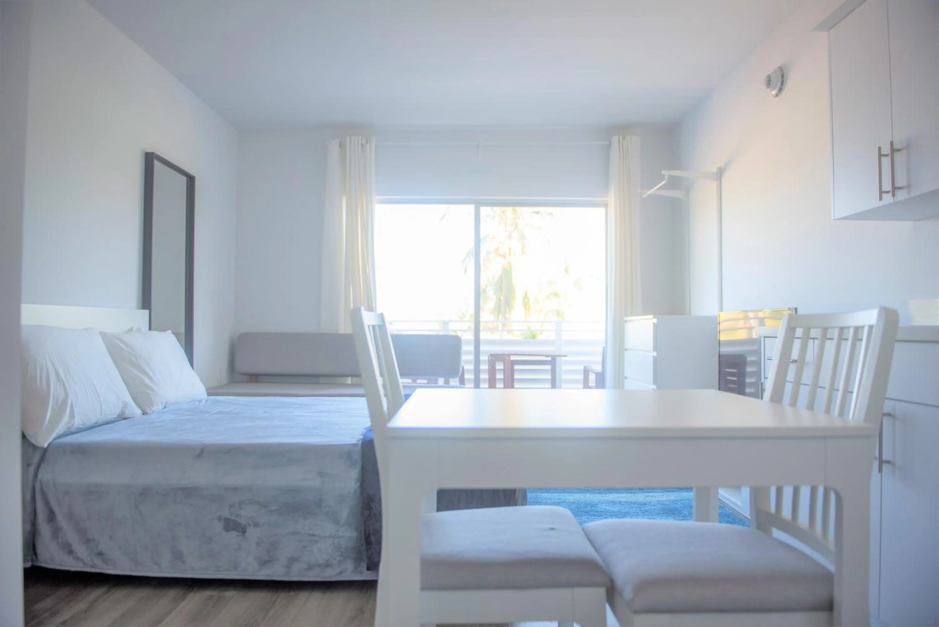 Photo of the whole room in 12th & Ocean Suites by LuxUrban