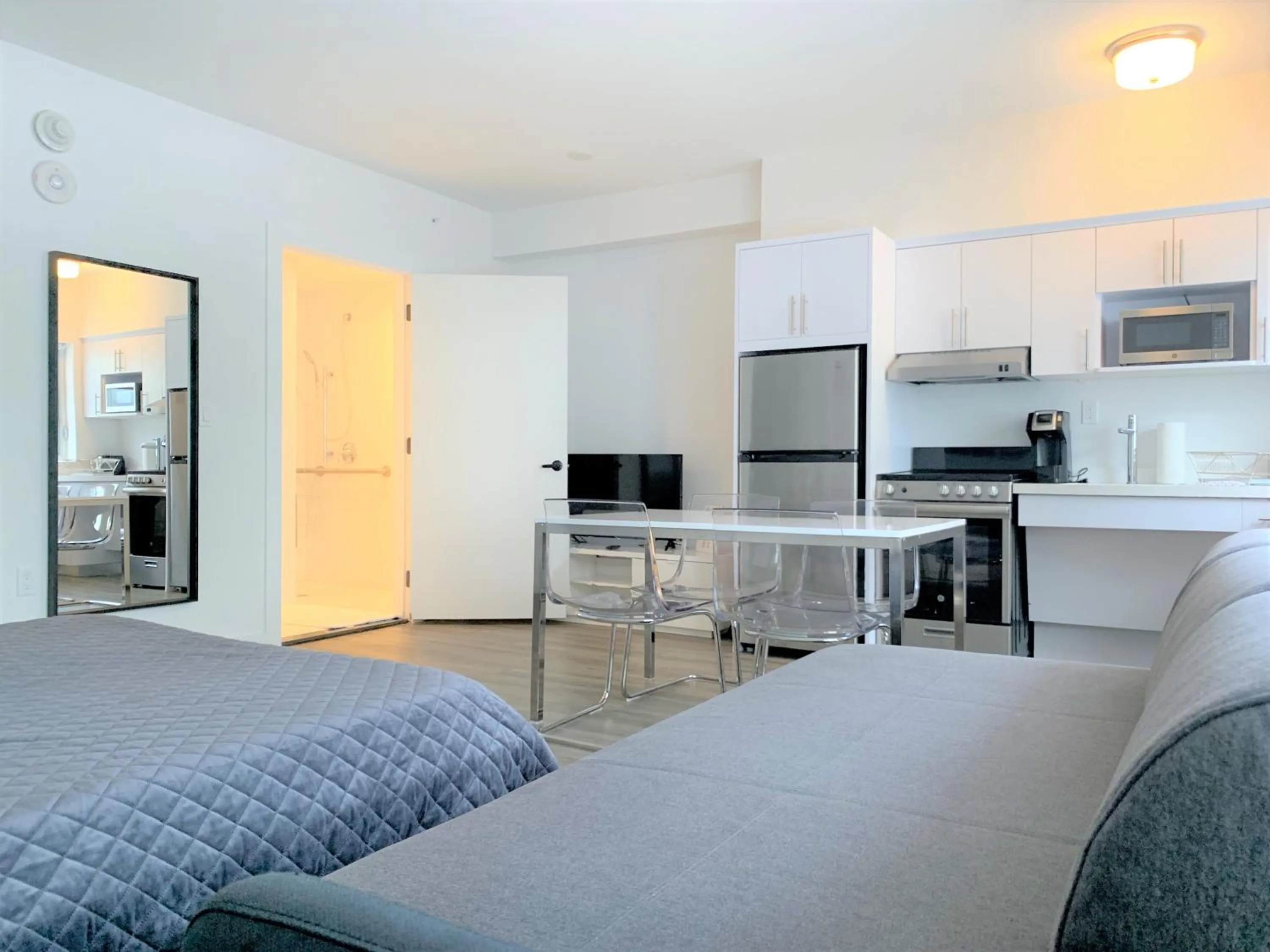 Kitchen/Kitchenette in 12th & Ocean Suites by LuxUrban