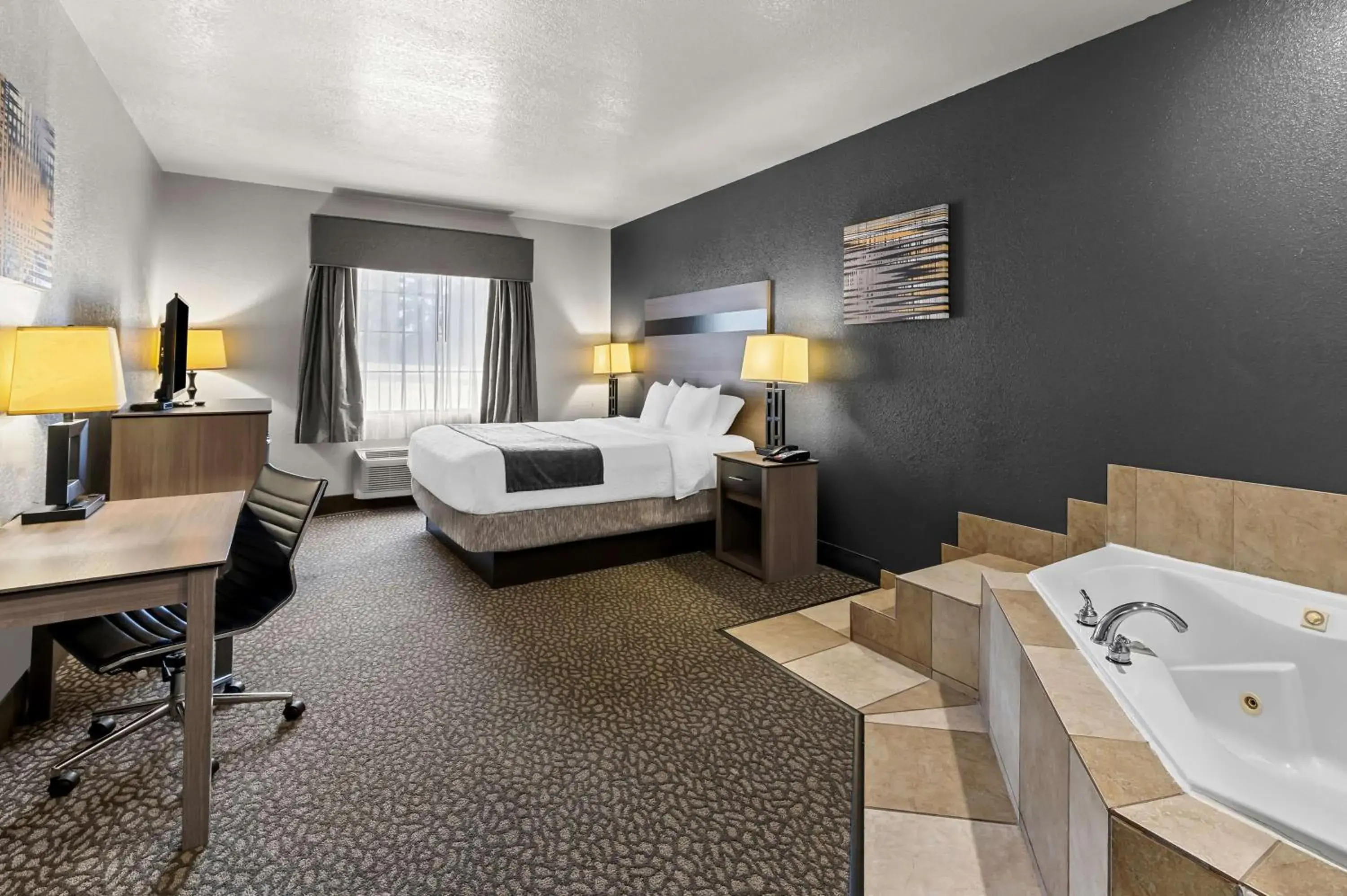 King Suite with Whirlpool - Non-smoking in Best Western Sherwood Inn & Suites King Suite with Whirlpool - Non-smoking in Best Western Sherwood Inn & Suites