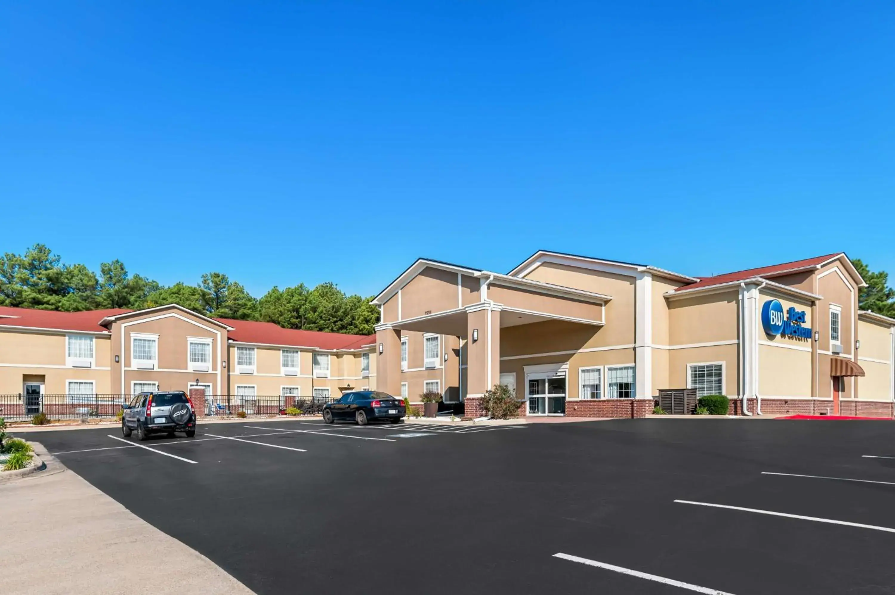 Property building in Best Western Sherwood Inn & Suites Property building in Best Western Sherwood Inn & Suites