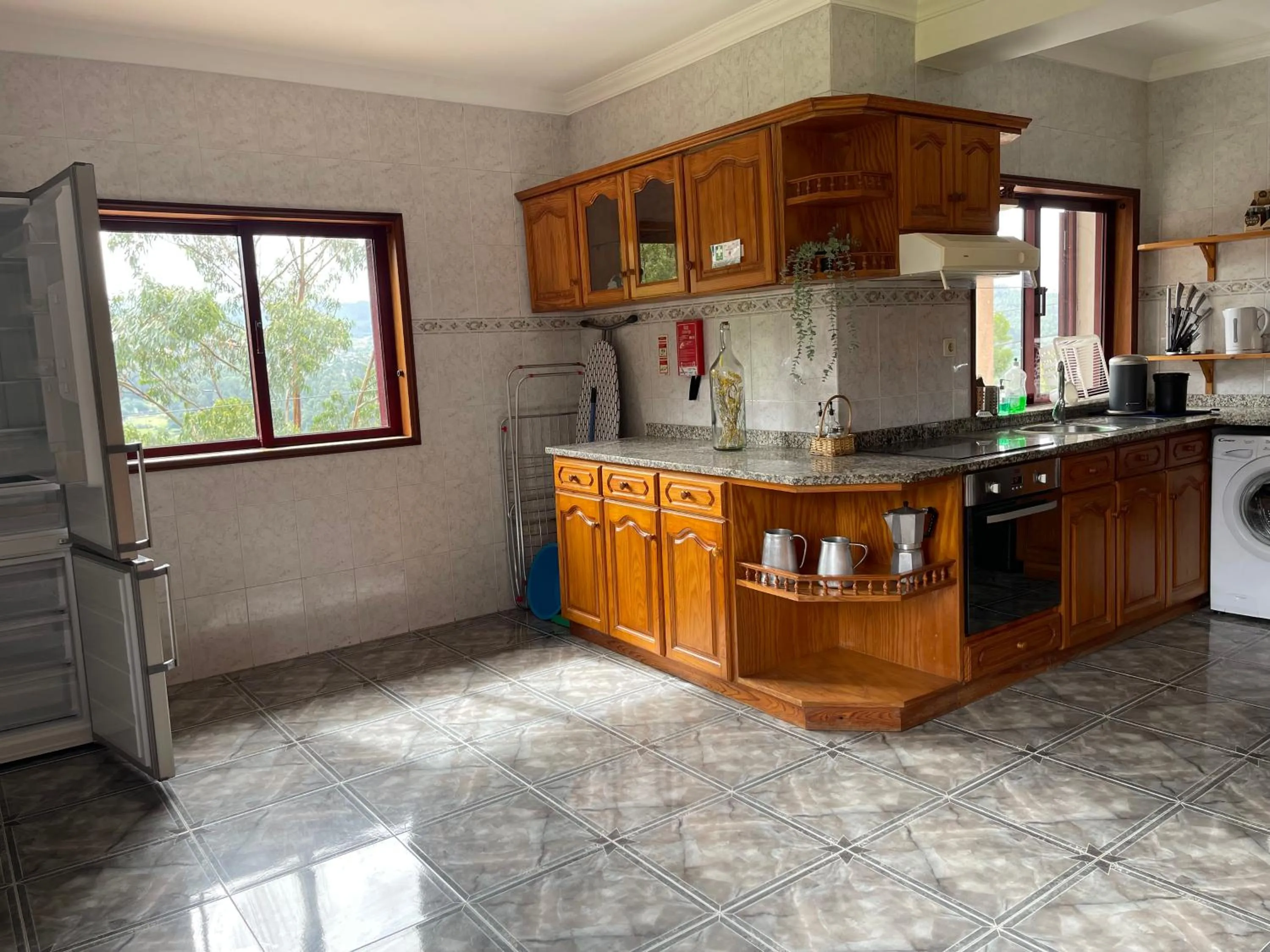 Kitchen or kitchenette in Catloc & Kitcat Alojamento Local