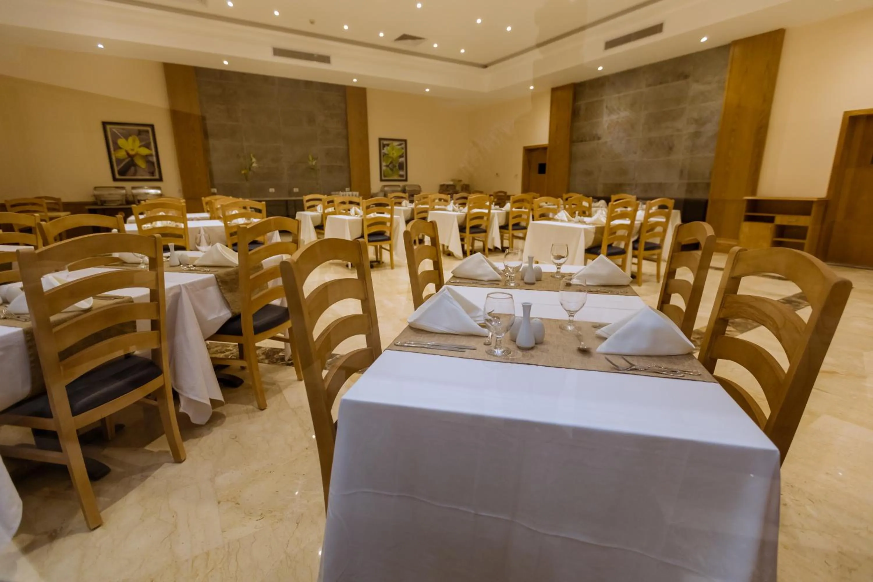 Restaurant/places to eat in Sky View Suites Hotel