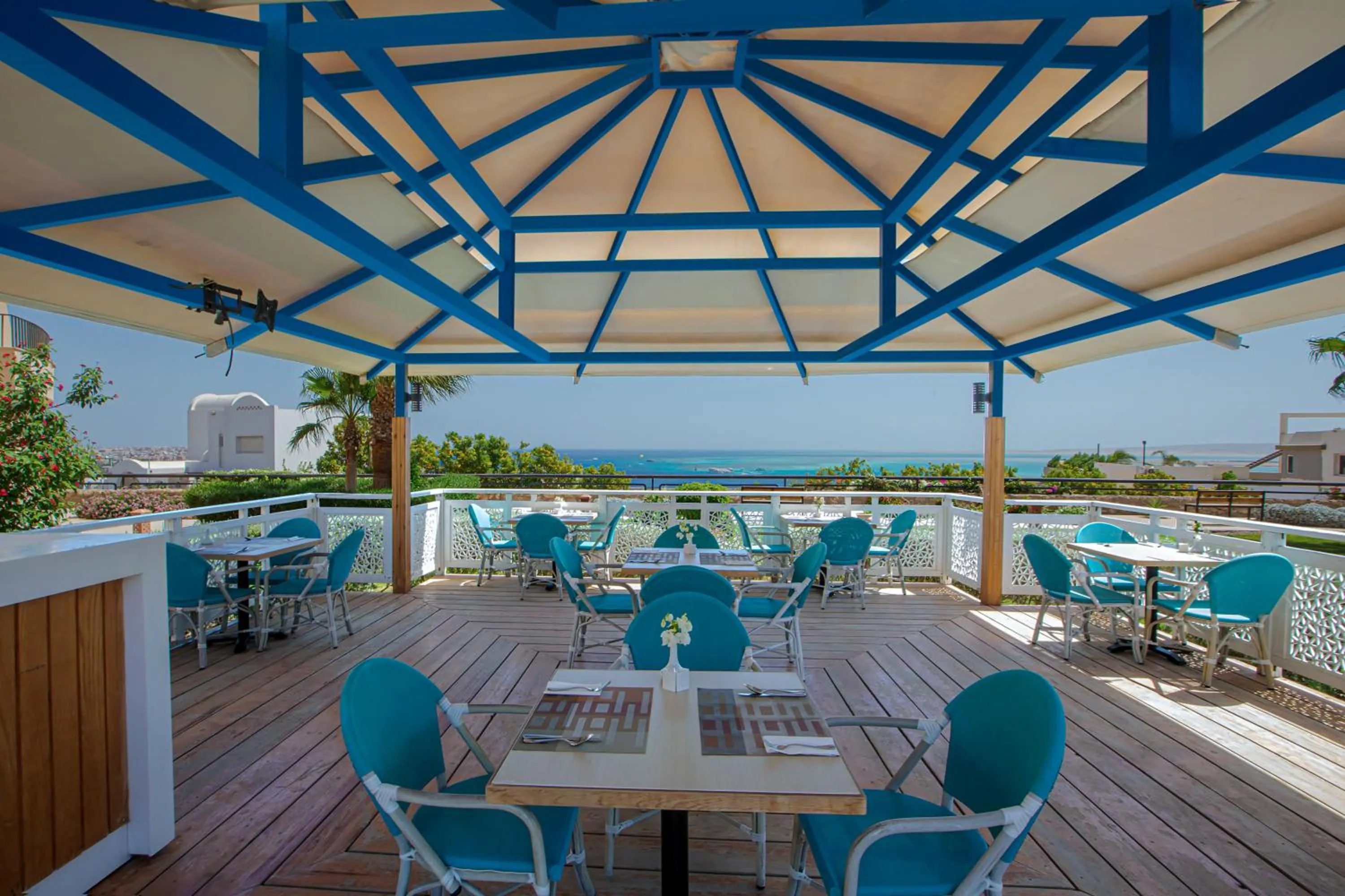 Restaurant/places to eat in Sky View Suites Hotel