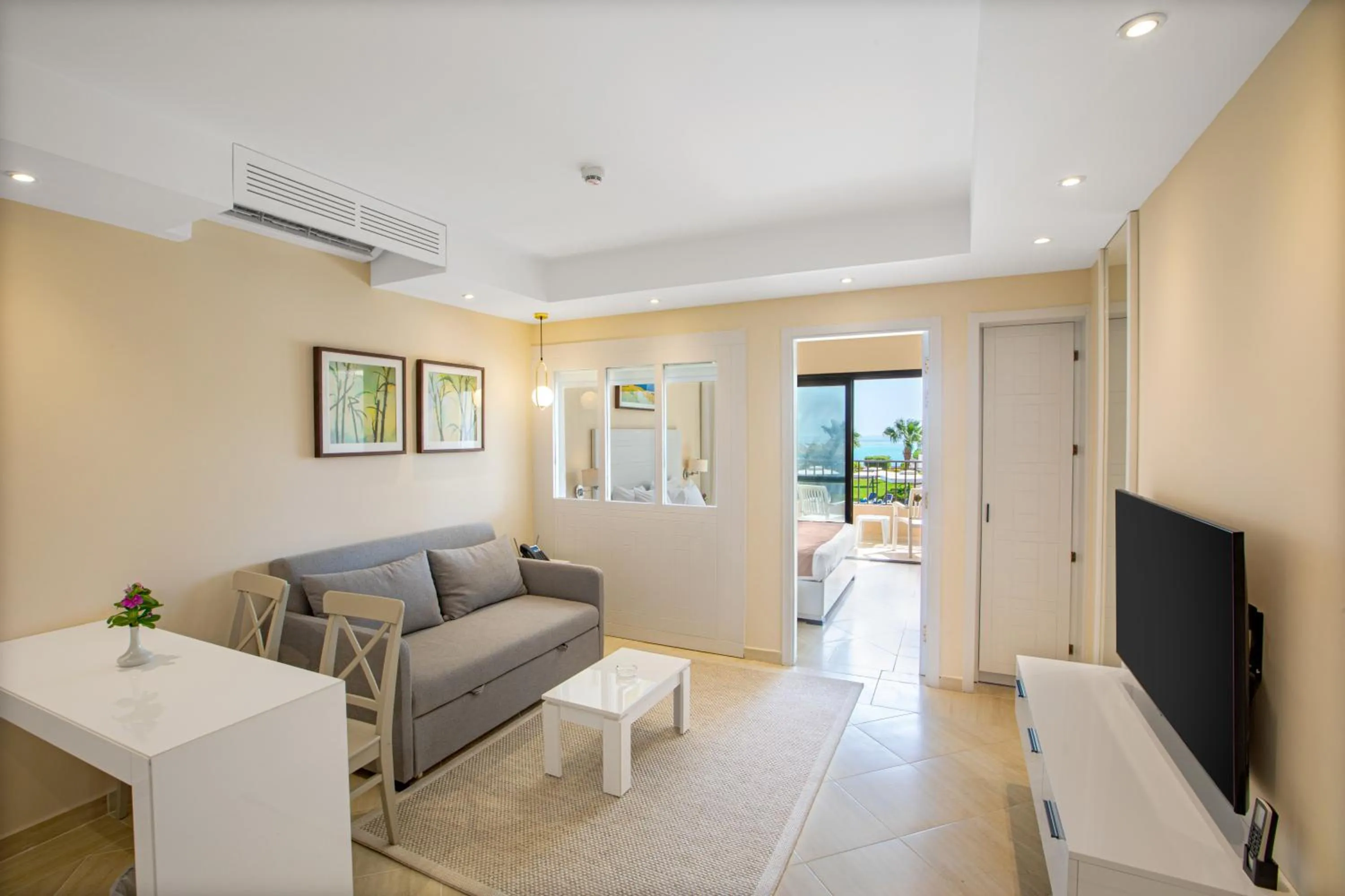 TV and multimedia in Sky View Suites Hotel