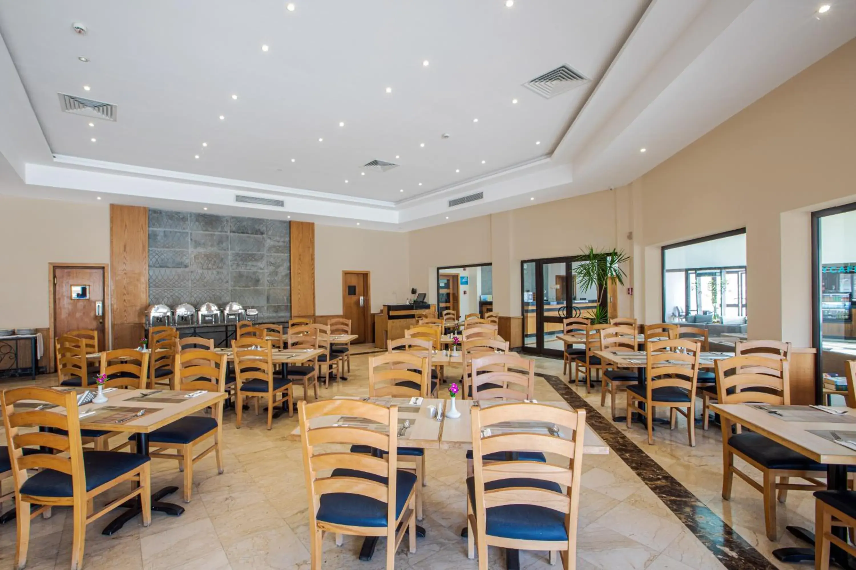 Restaurant/places to eat in Sky View Suites Hotel Restaurant/places to eat in Sky View Suites Hotel