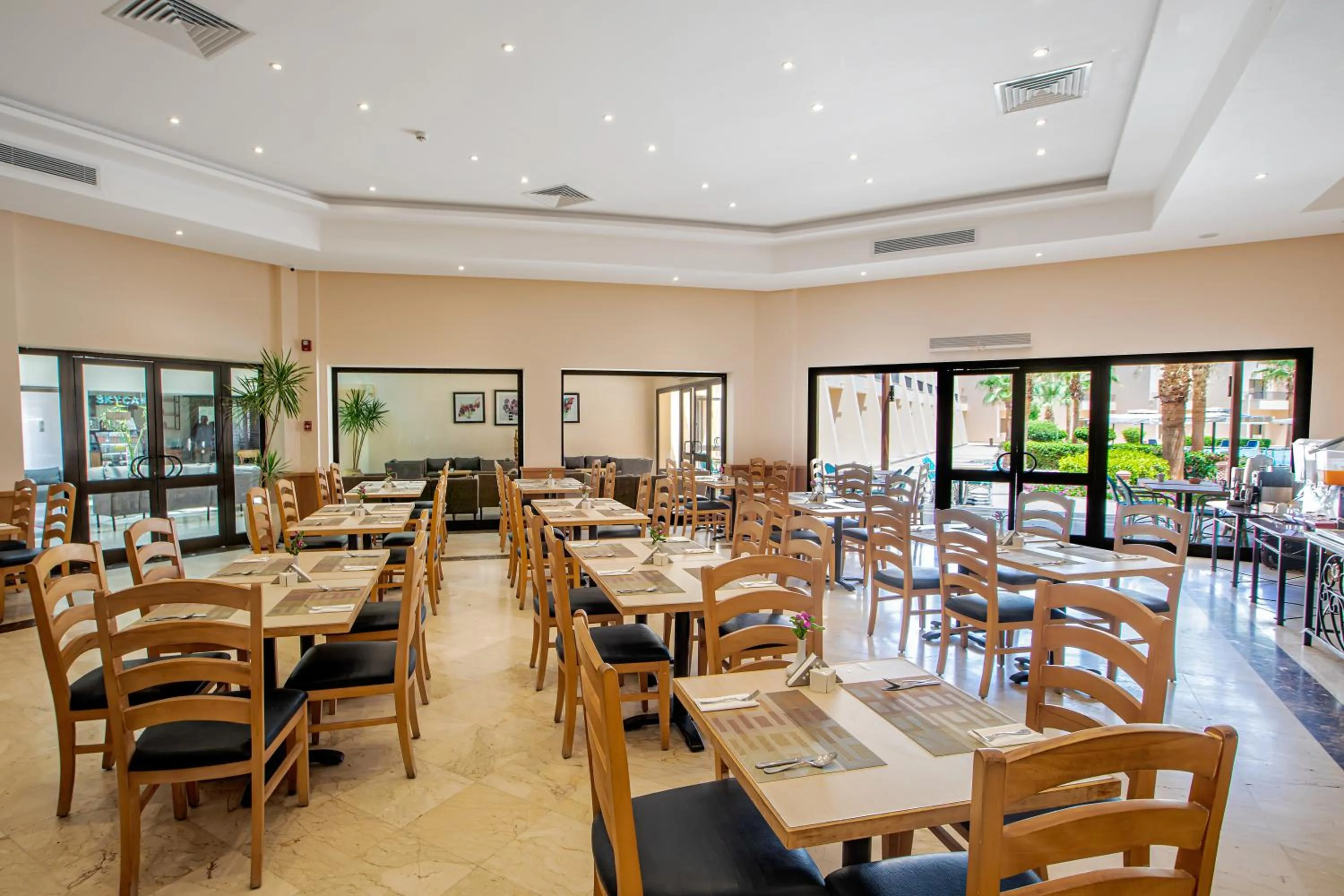 Restaurant/places to eat in Sky View Suites Hotel