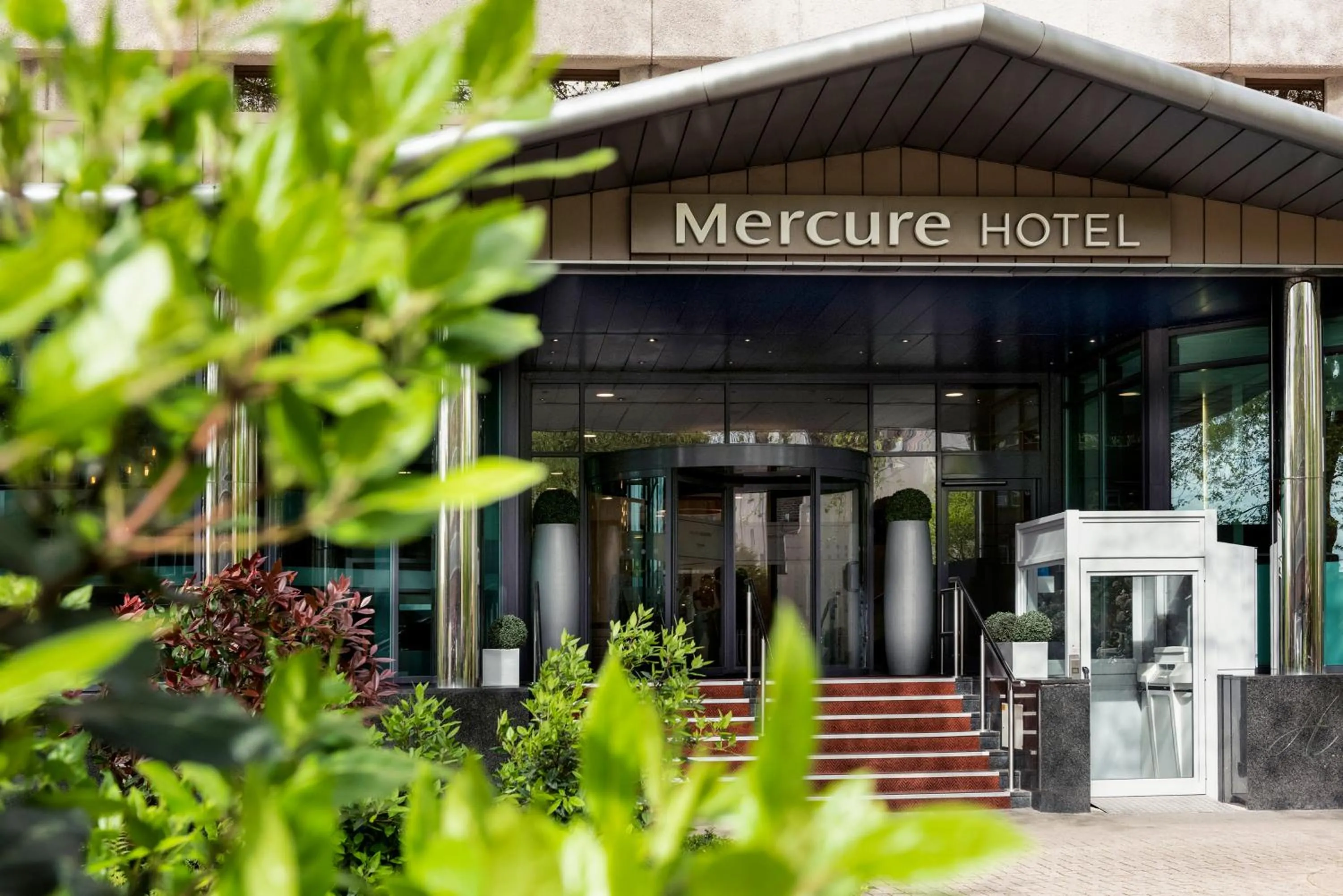 Property building in Mercure Bristol Holland House Hotel & Spa