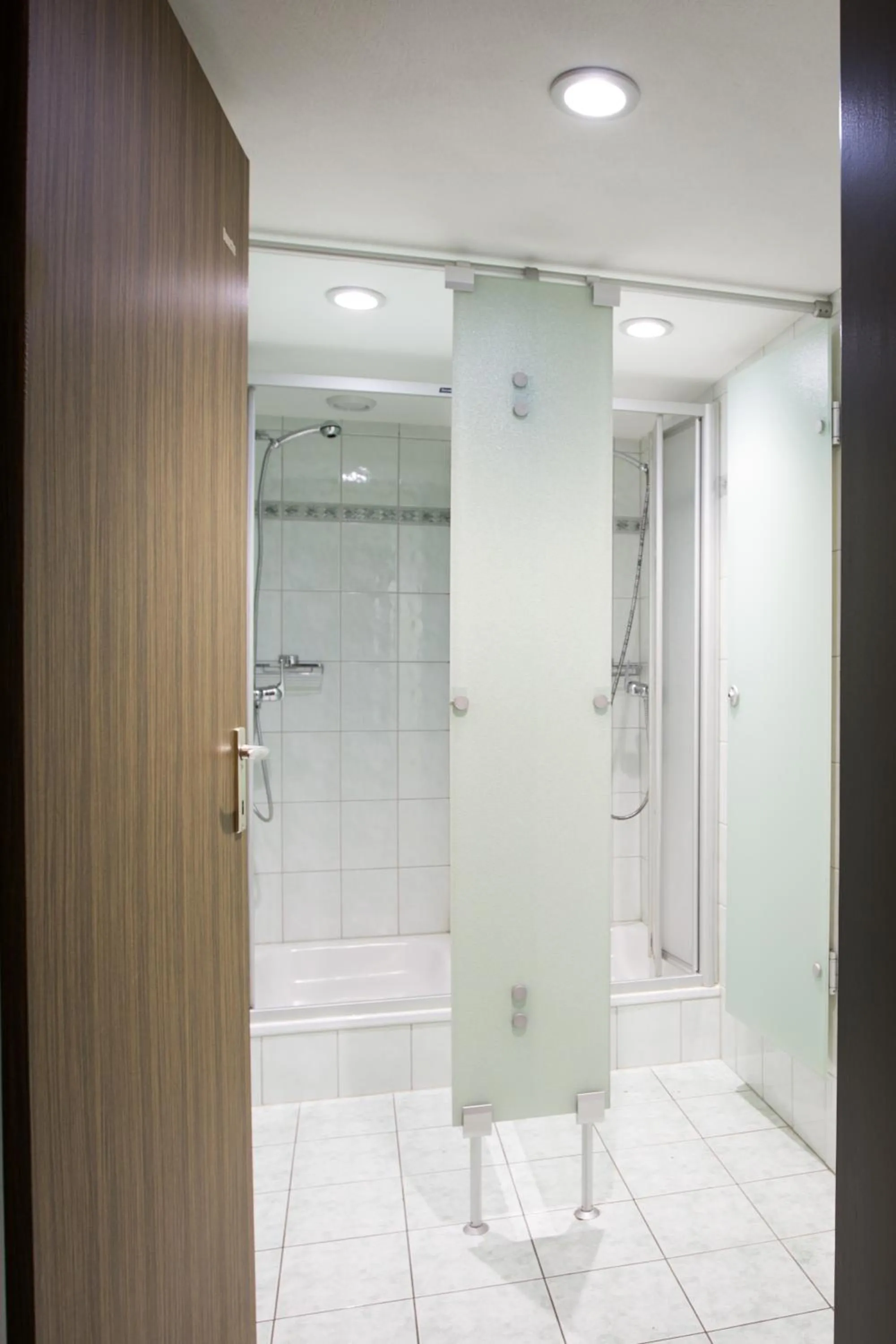 Bathroom in GALAAXY Mountain Hostel--Nur mit der Gondelbahn Erreichbar