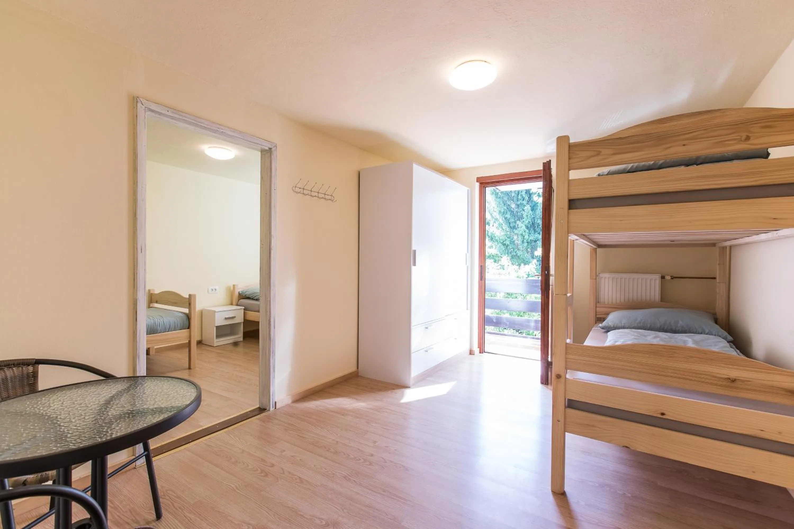 Dolar Rooms