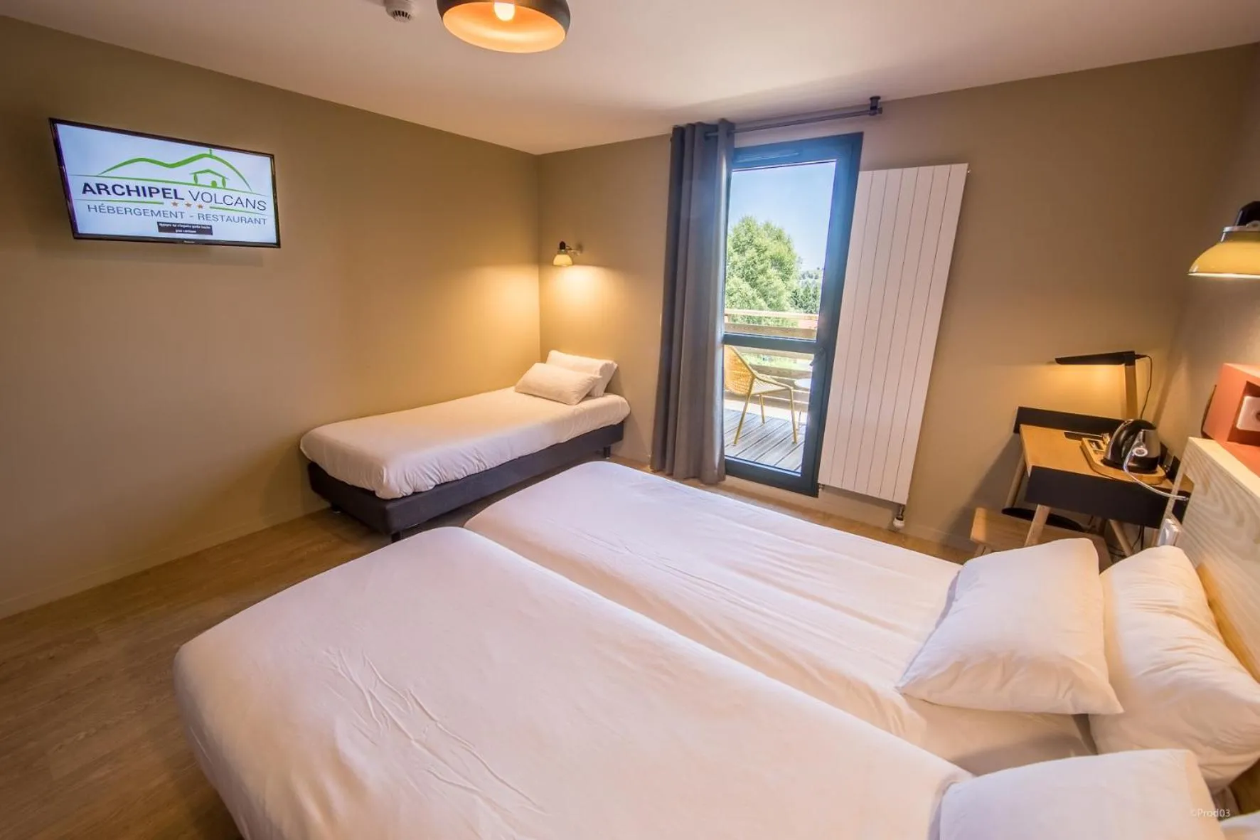 Photo of the whole room, Bed in Archipel Volcans