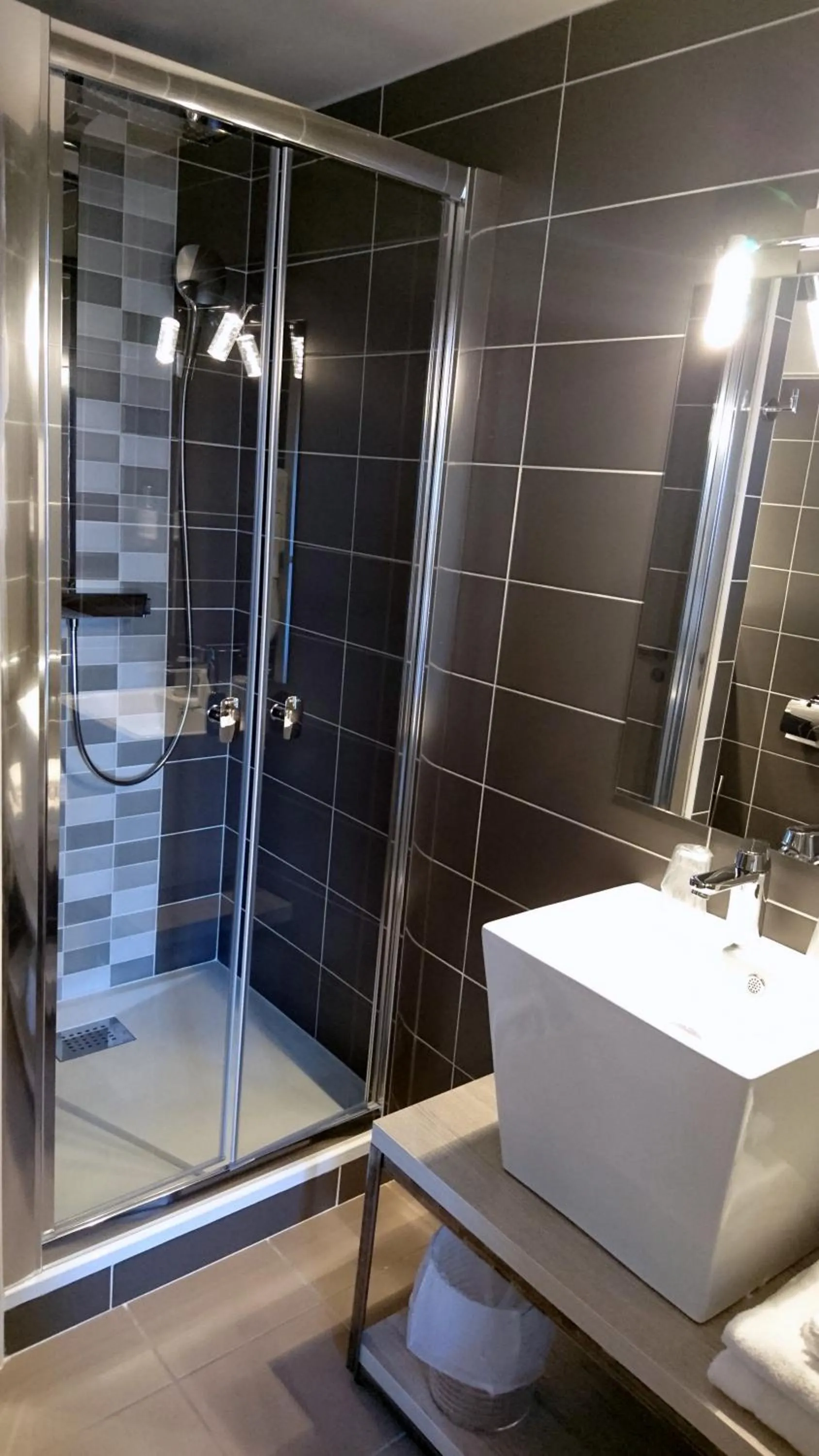 Shower in Archipel Volcans