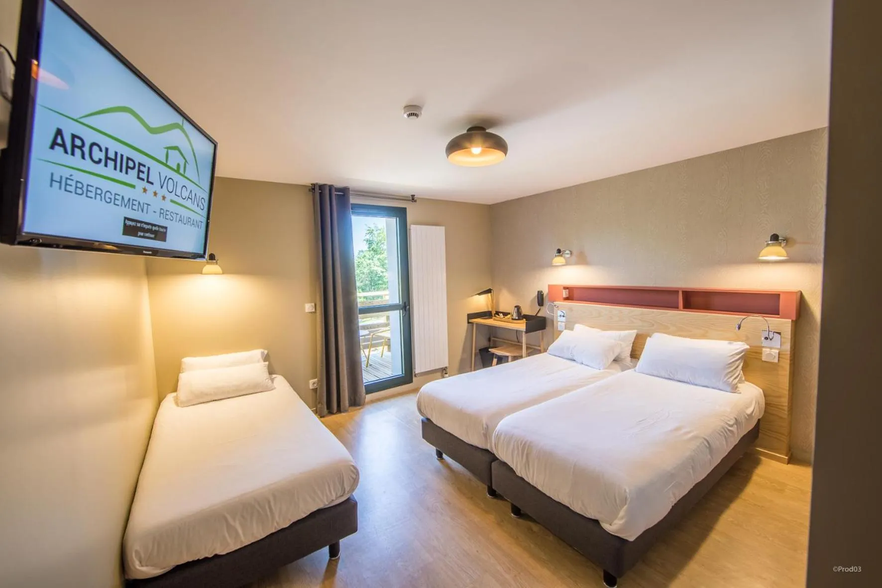 Photo of the whole room, Bed in Archipel Volcans