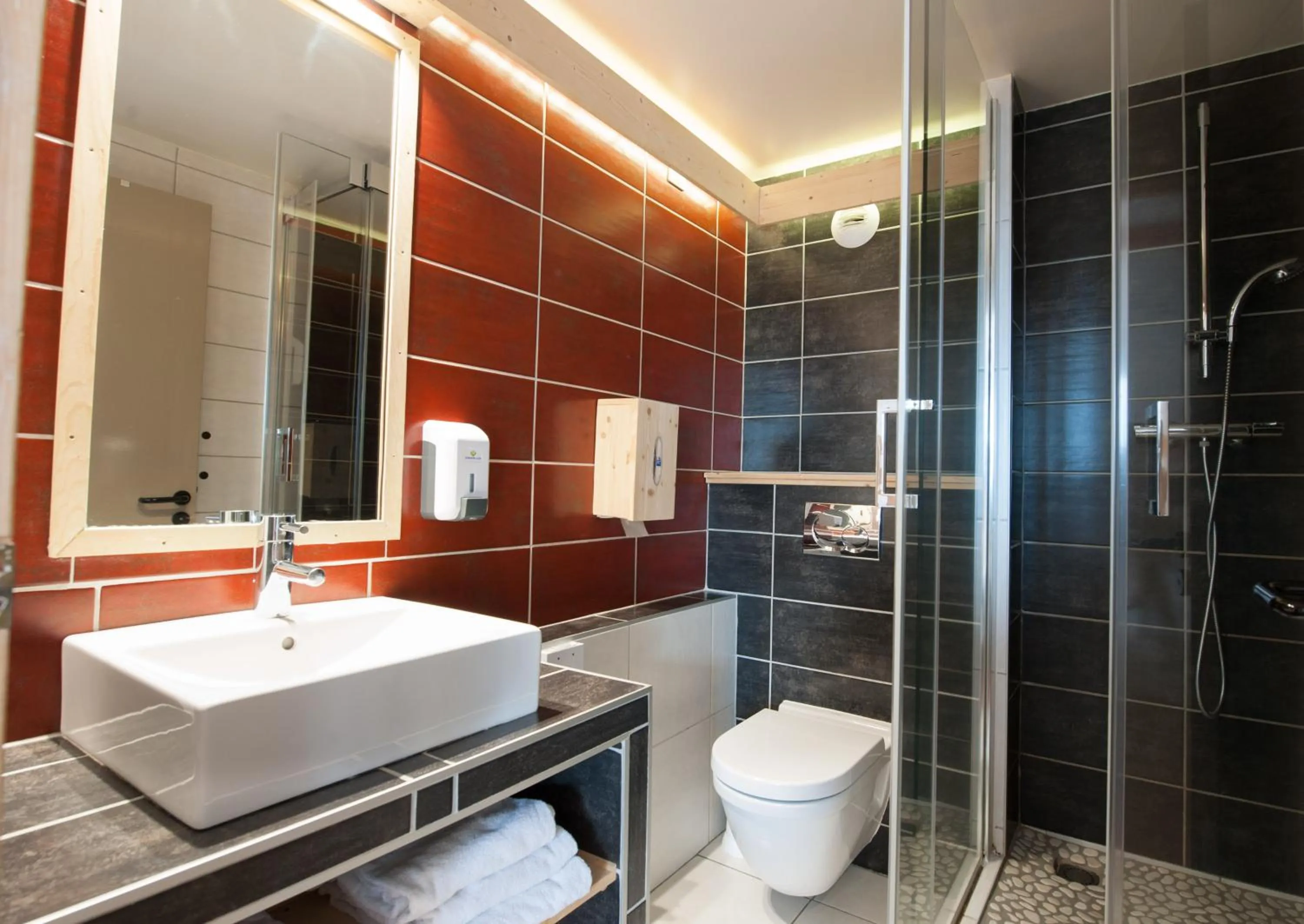Shower in Archipel Volcans