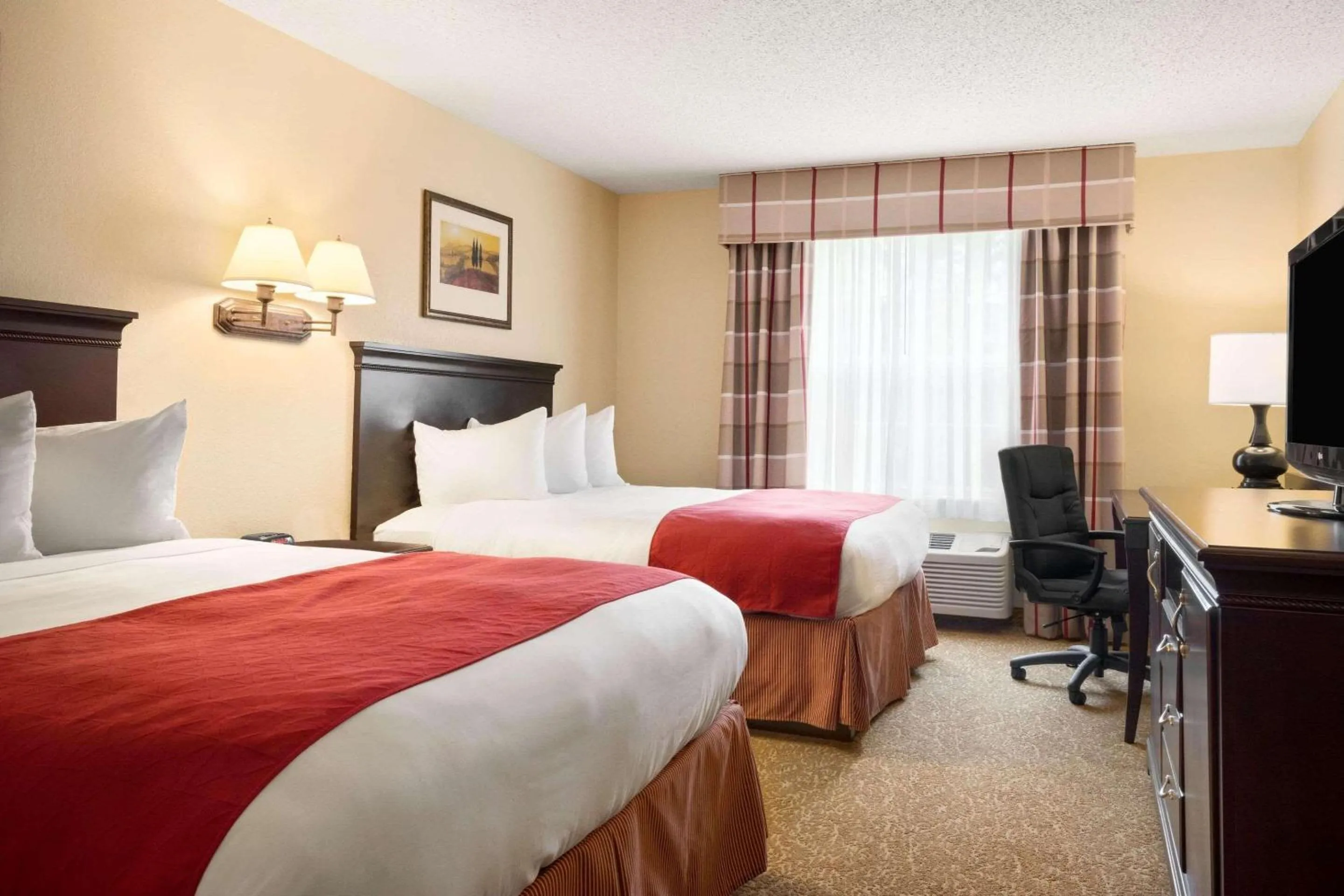 Bedroom, Bed in Country Inn & Suites by Radisson, Norcross, GA