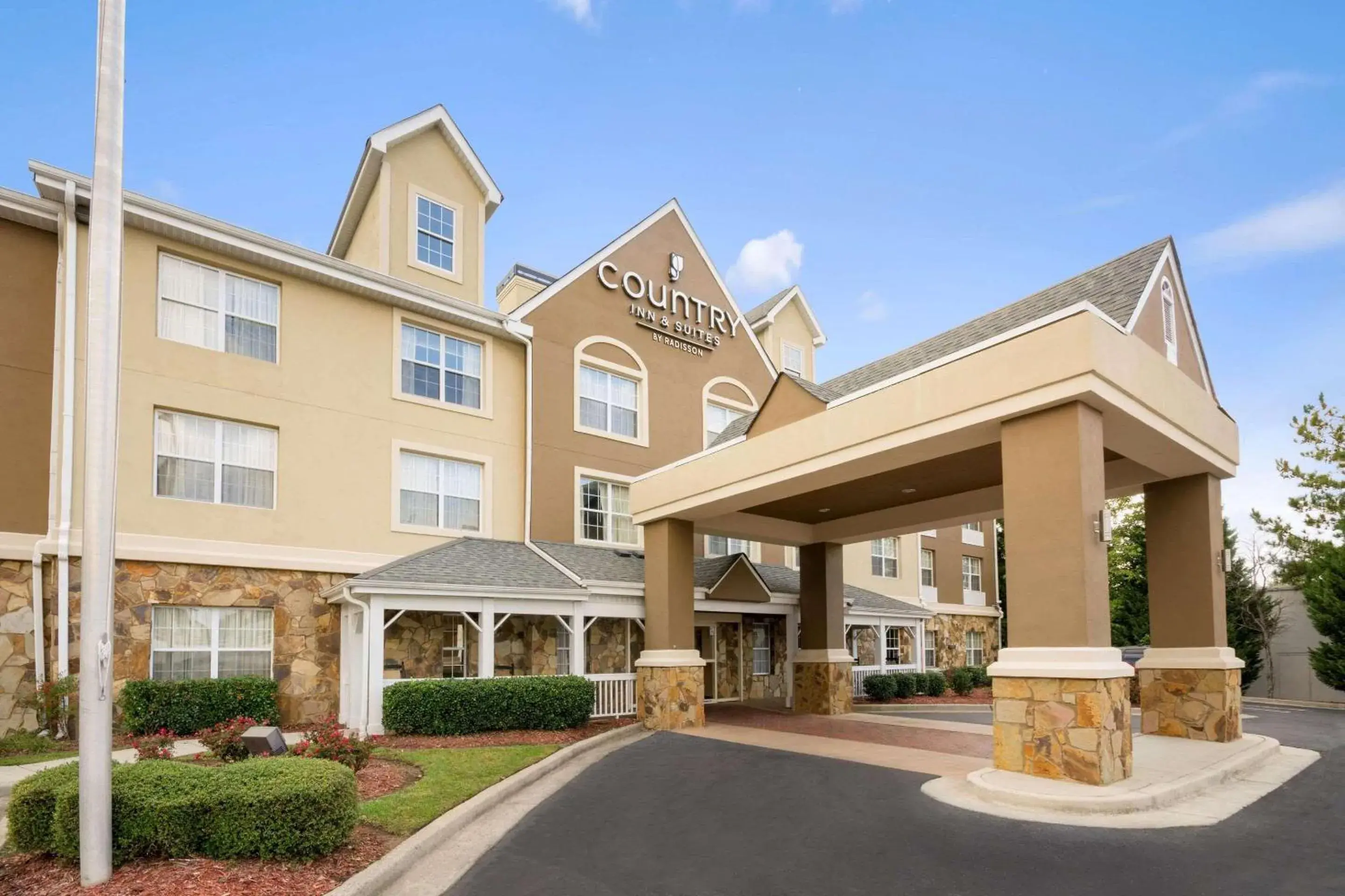 Property building in Country Inn & Suites by Radisson, Norcross, GA Property building in Country Inn & Suites by Radisson, Norcross, GA