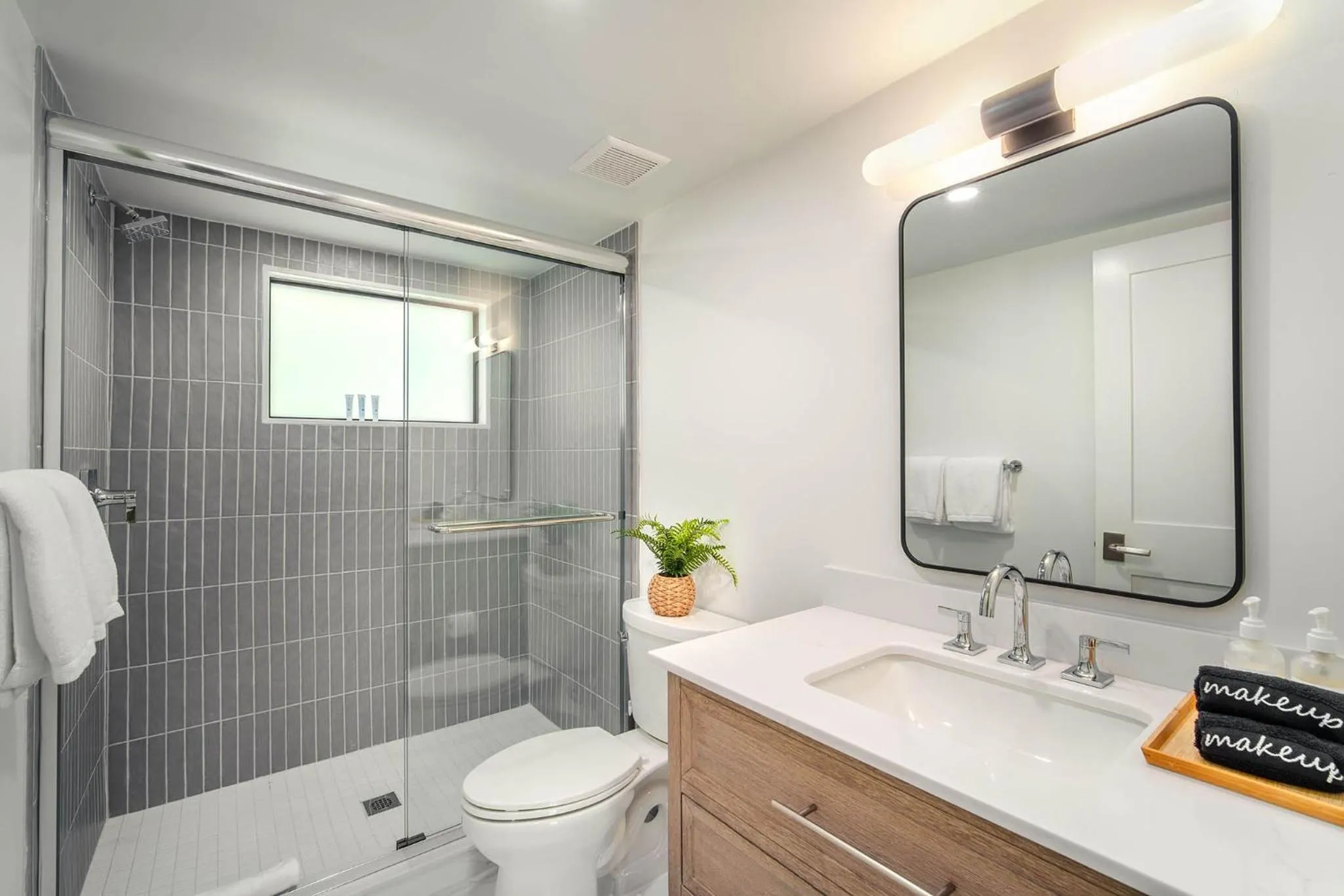 Pines &amp; Palms Resort