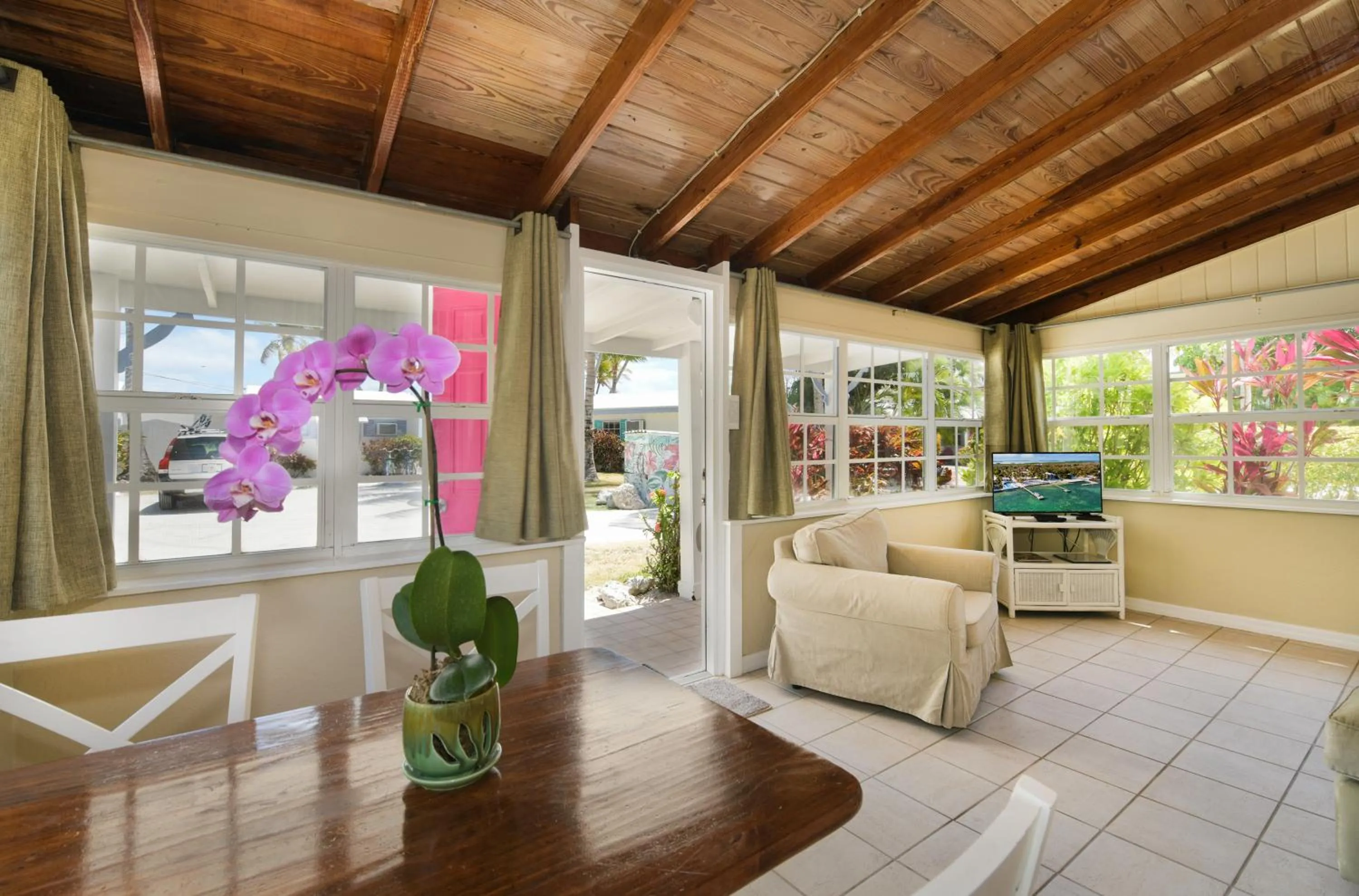 Pines &amp; Palms Resort