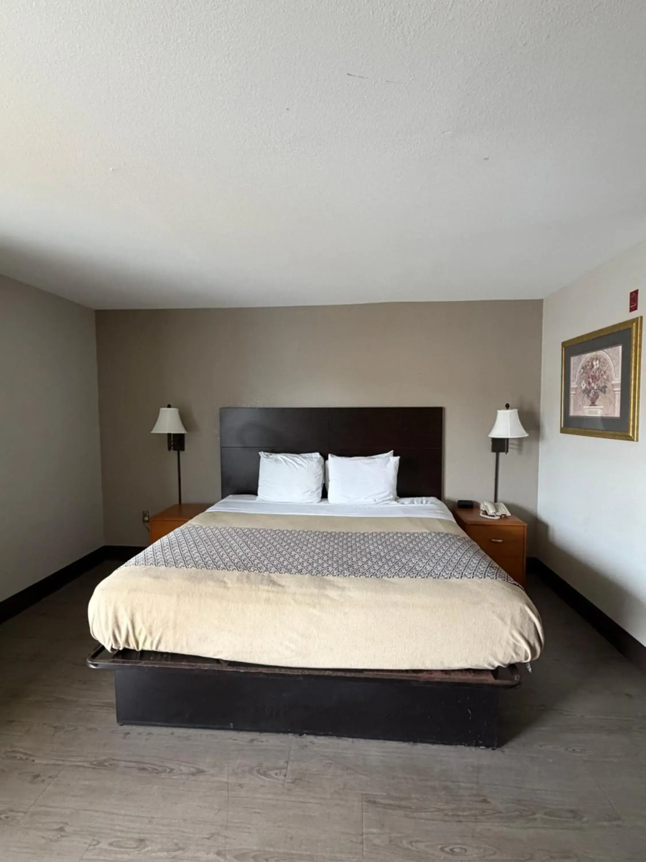 King Suite in Savannah Inn - Savannah I-95 North King Suite in Savannah Inn - Savannah I-95 North