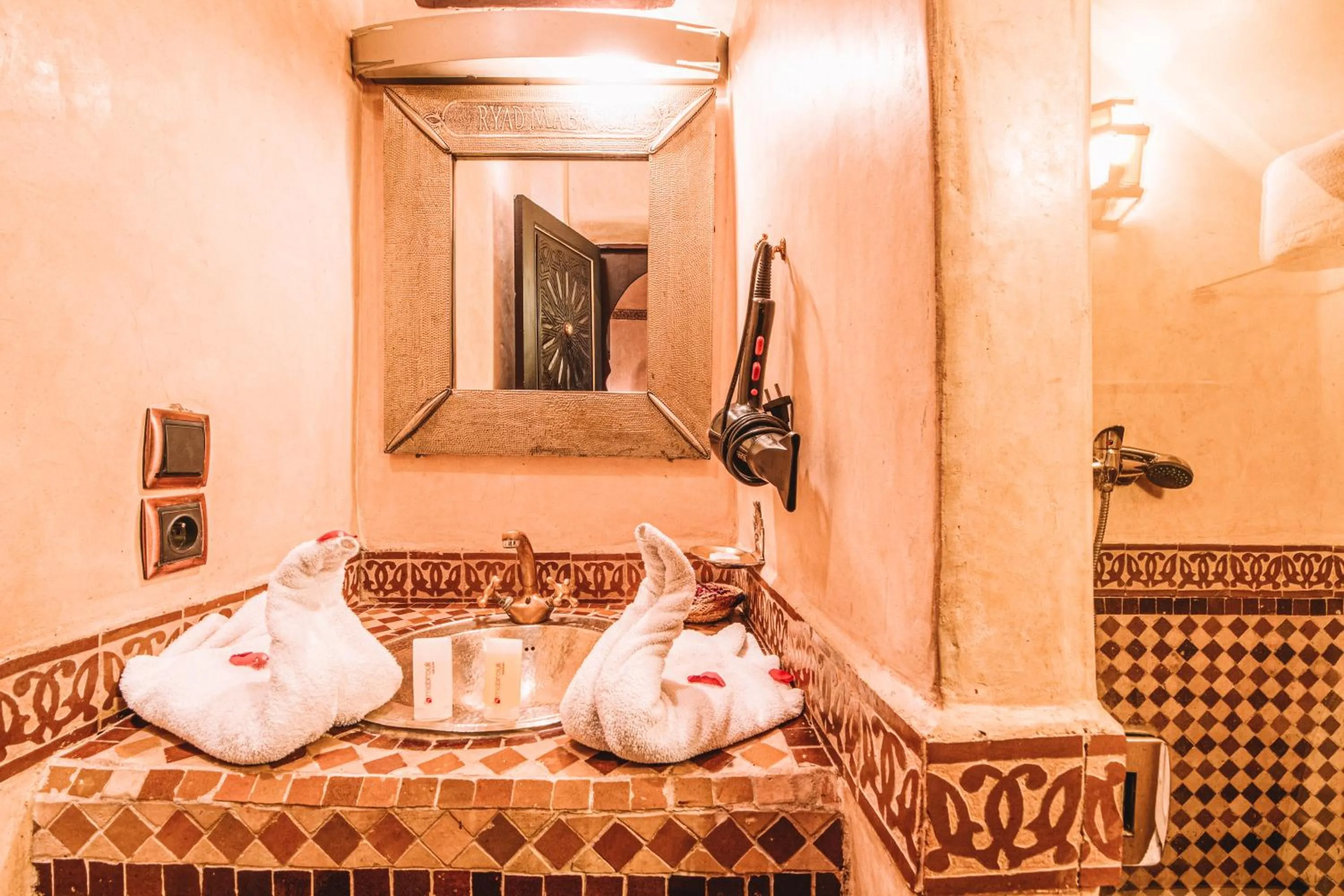 Bathroom, Bed in Riad Mabrouk