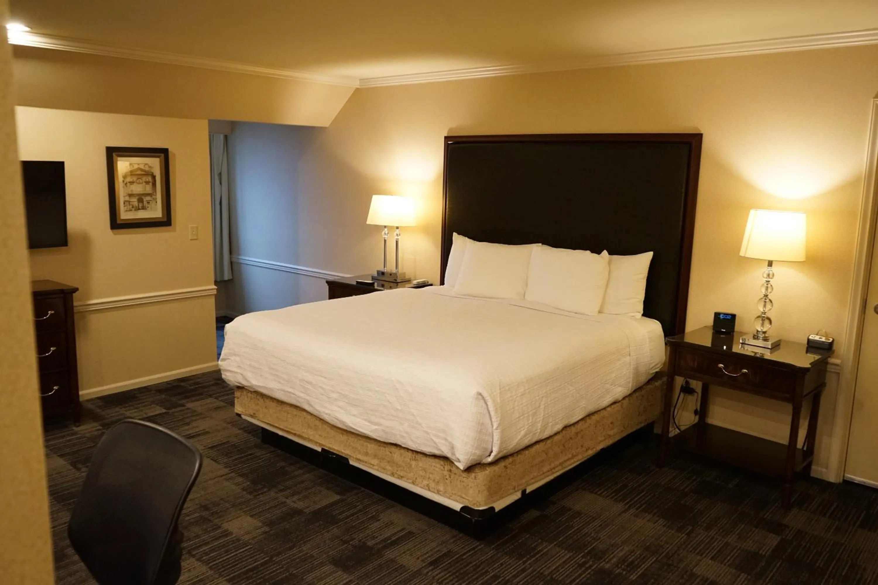 Bedroom, Bed in Wingate by Wyndham Bellingham Heritage Inn