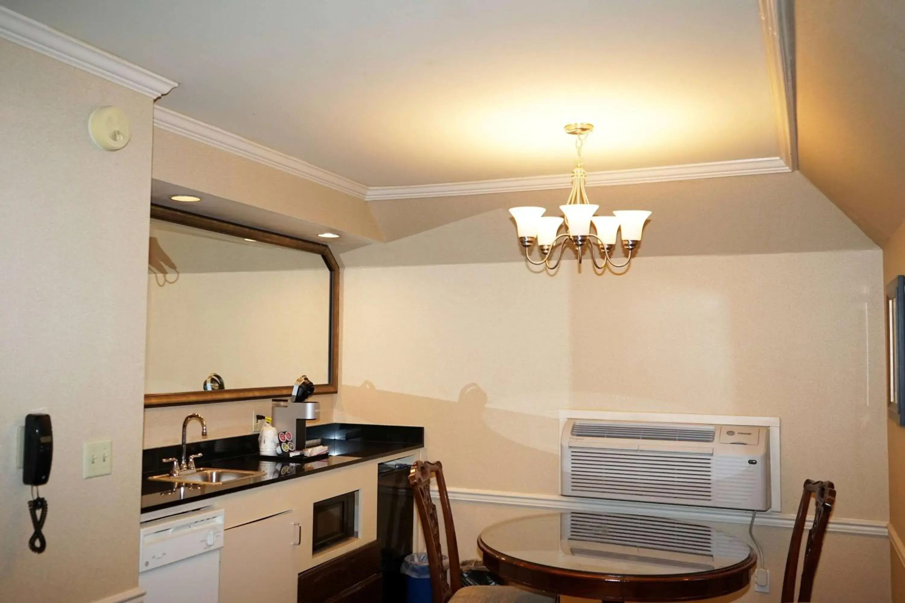 Photo of the whole room in Wingate by Wyndham Bellingham Heritage Inn Photo of the whole room in Wingate by Wyndham Bellingham Heritage Inn