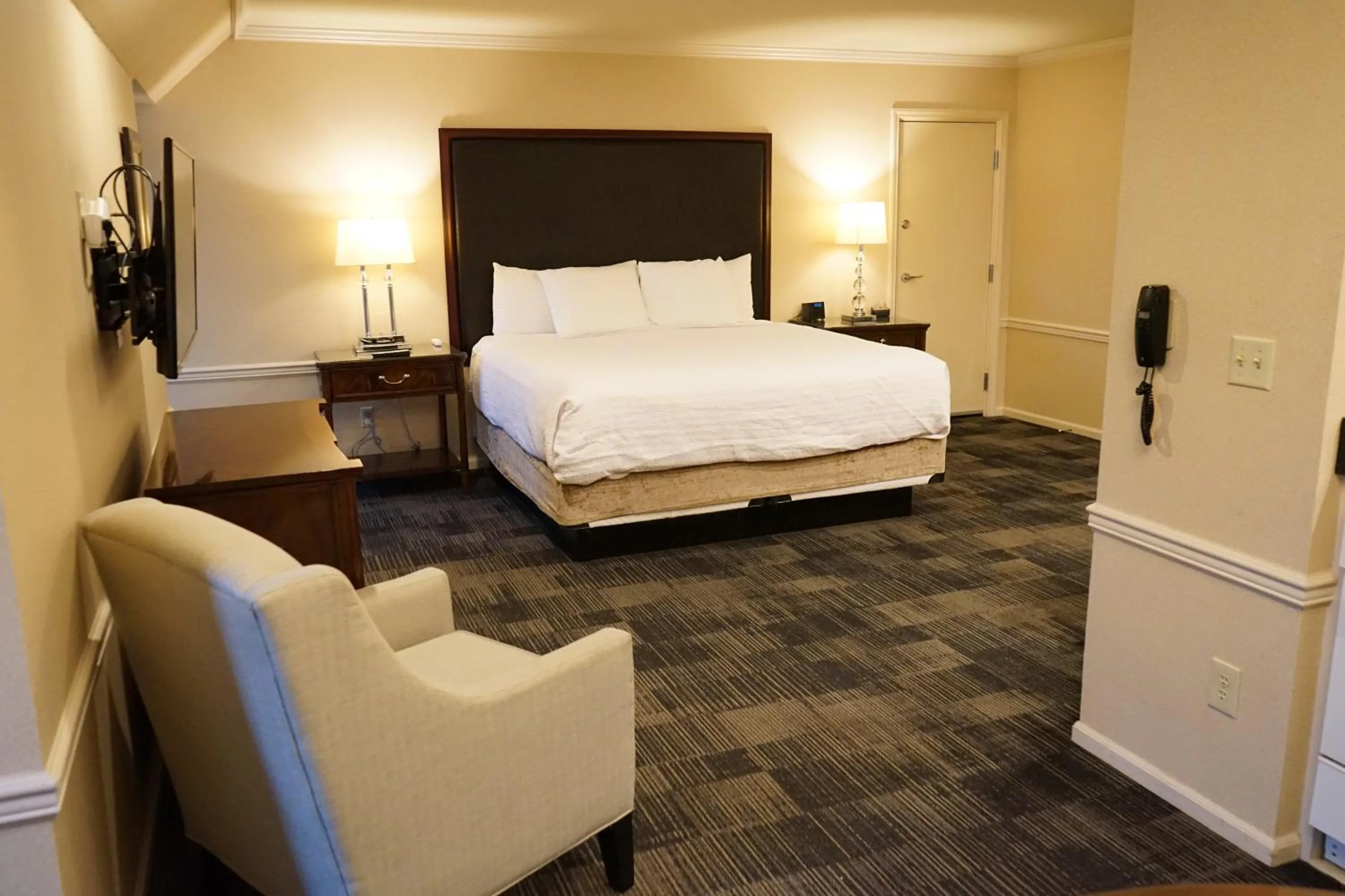 Bed in Wingate by Wyndham Bellingham Heritage Inn