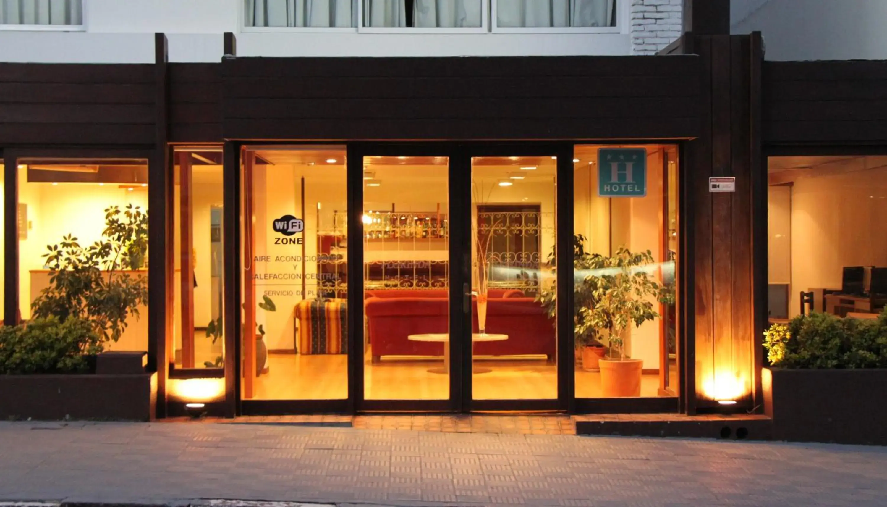 Facade/entrance in Hotel Florinda Facade/entrance in Hotel Florinda