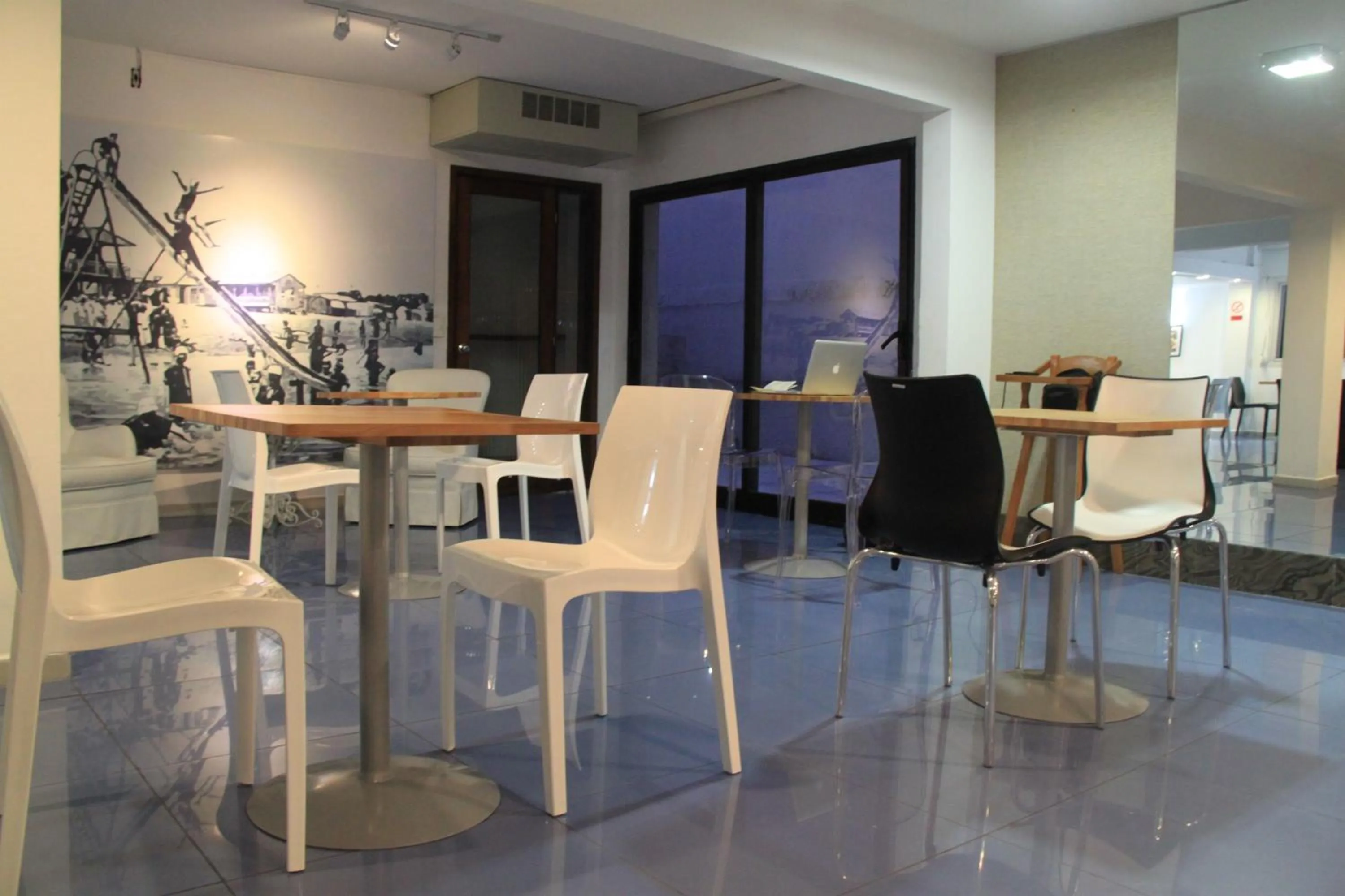 Restaurant/places to eat in Hotel Florinda