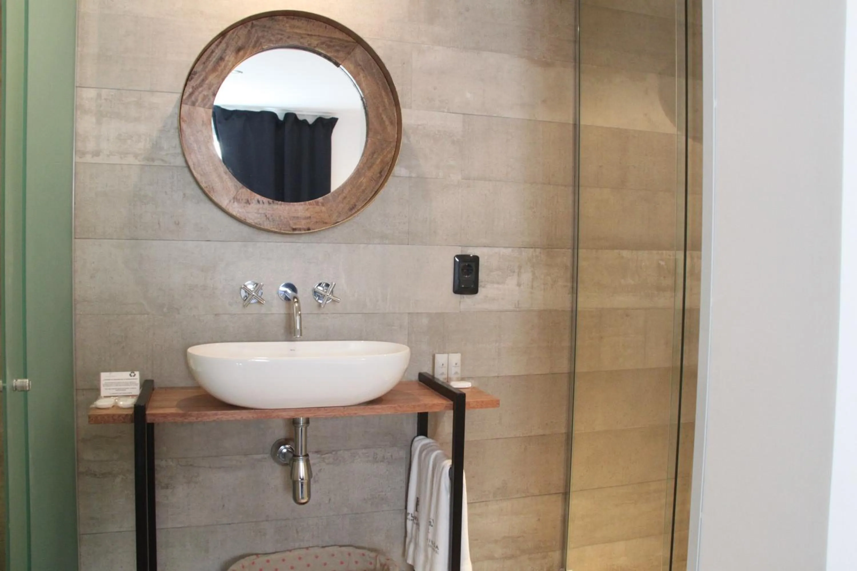 Shower in Hotel Florinda