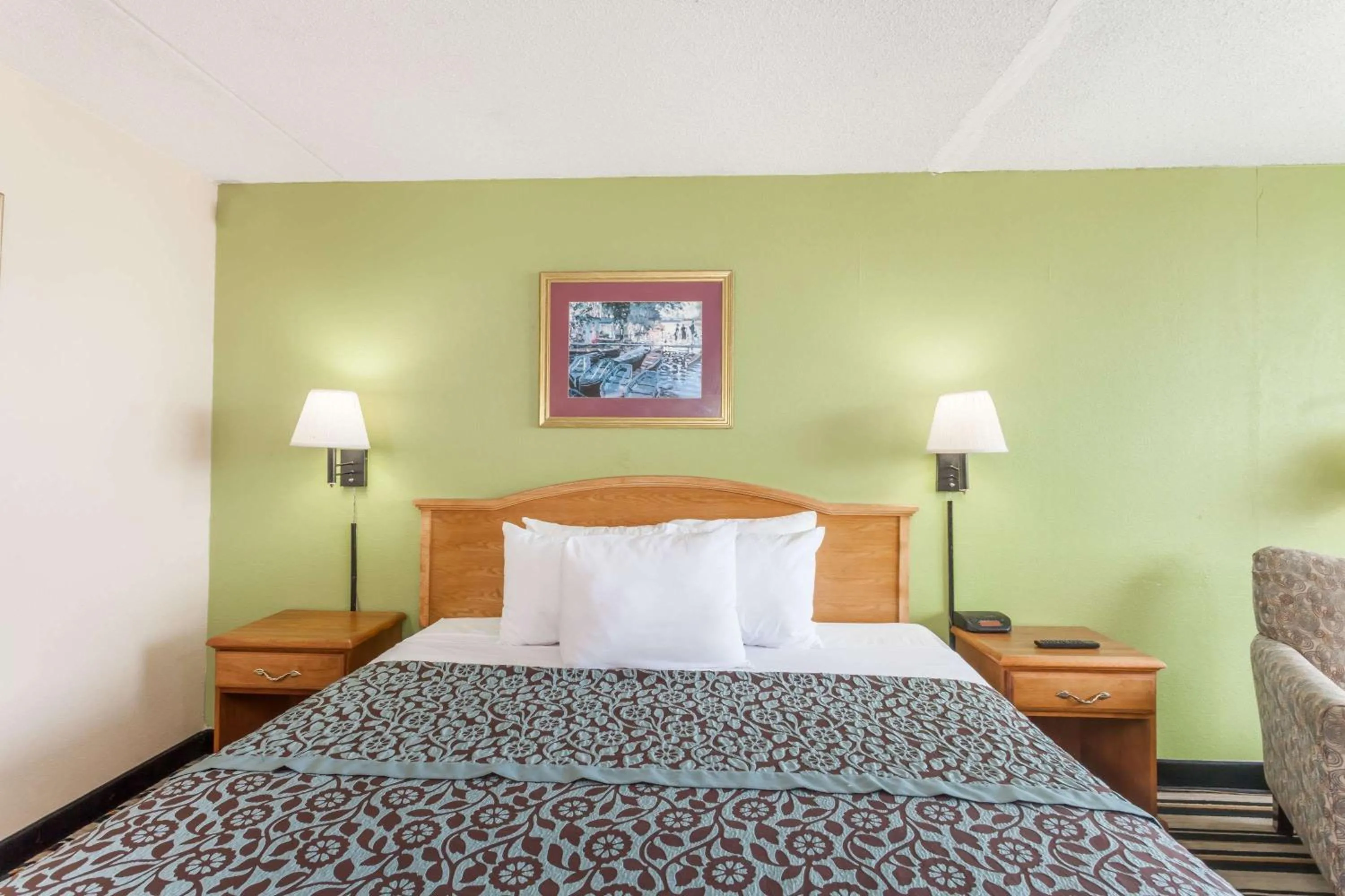 Photo of the whole room, Bed in Days Inn by Wyndham Jackson